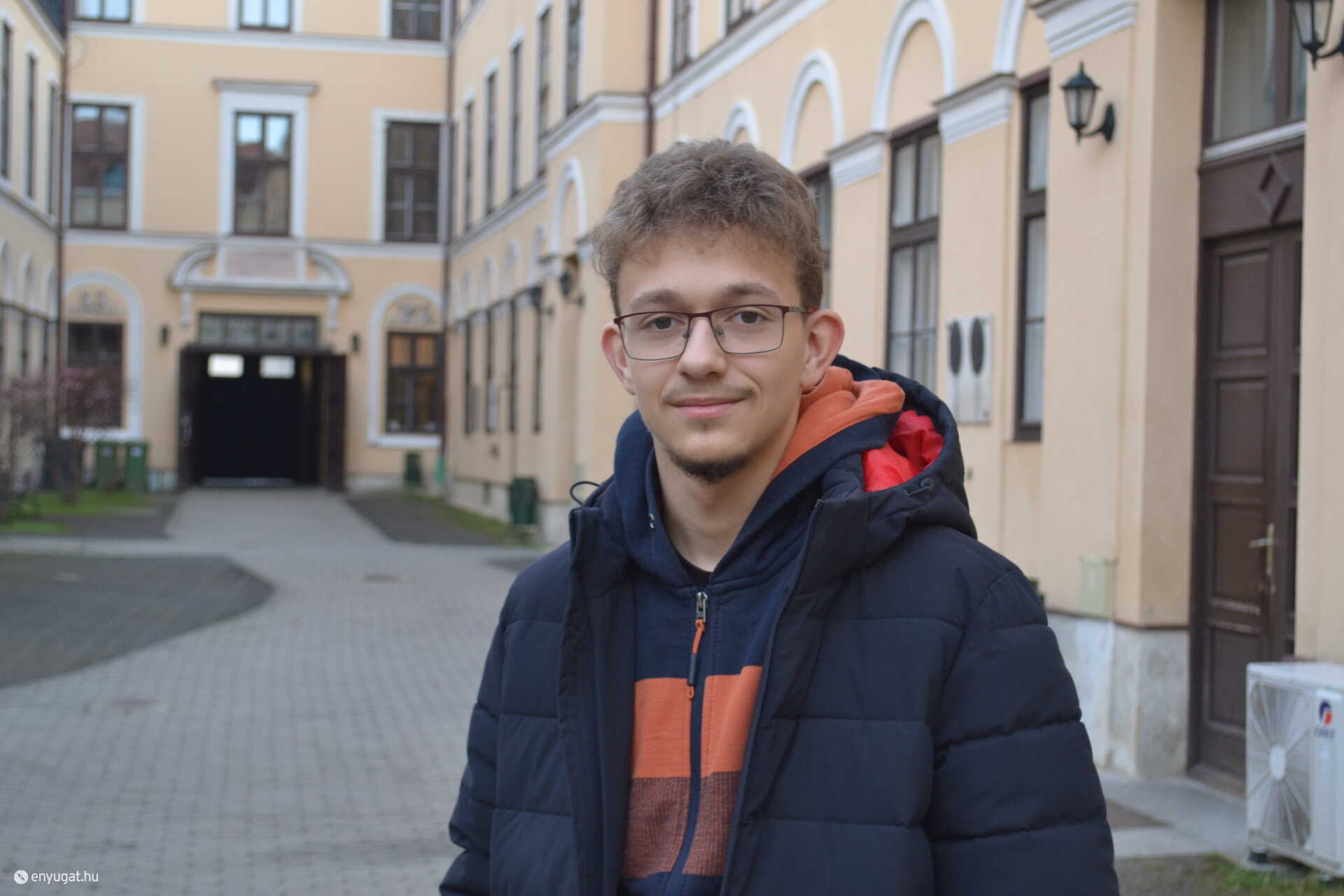 Gana Gergő az autókhoz is ért.