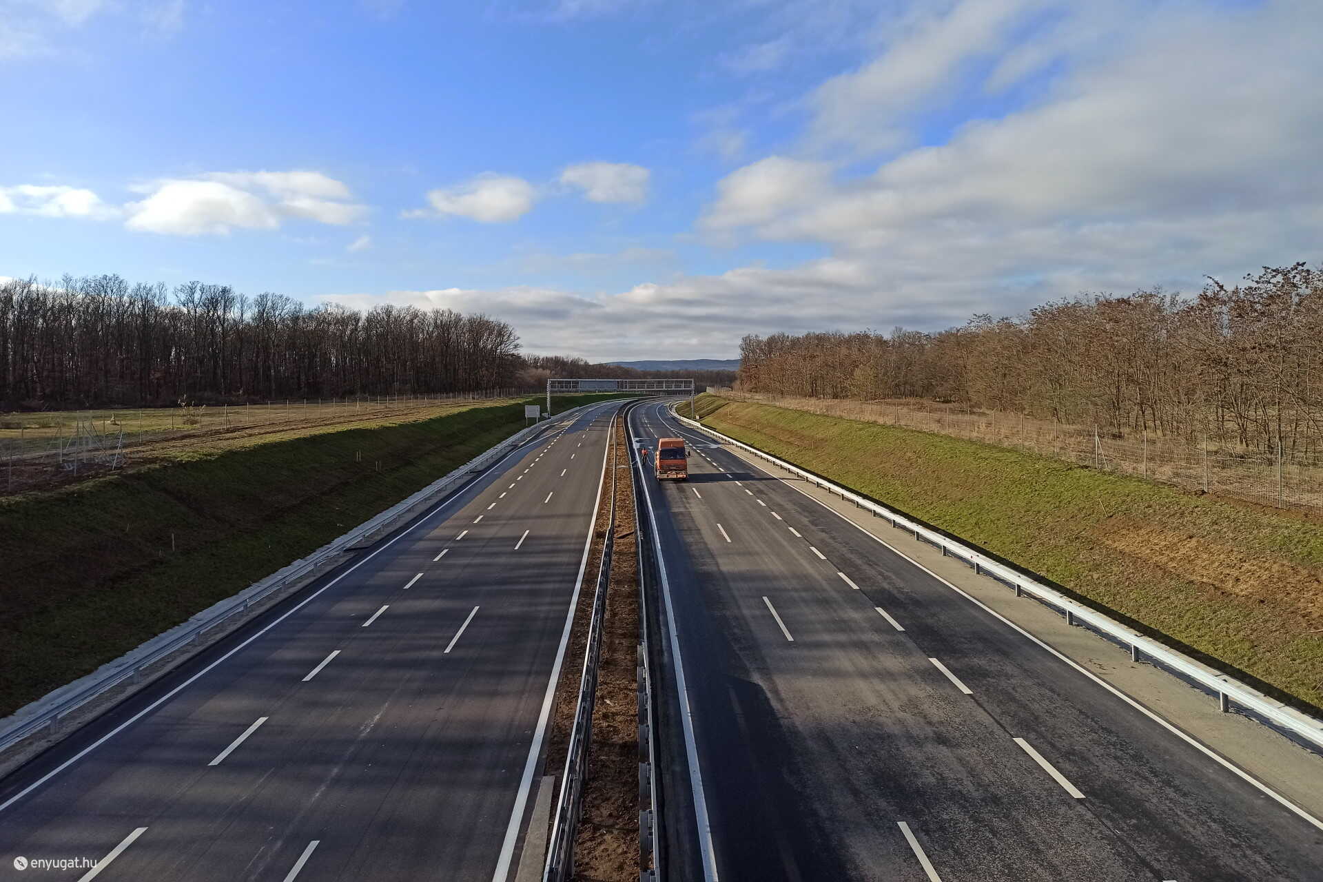 M85 két nappal az átadás előtt