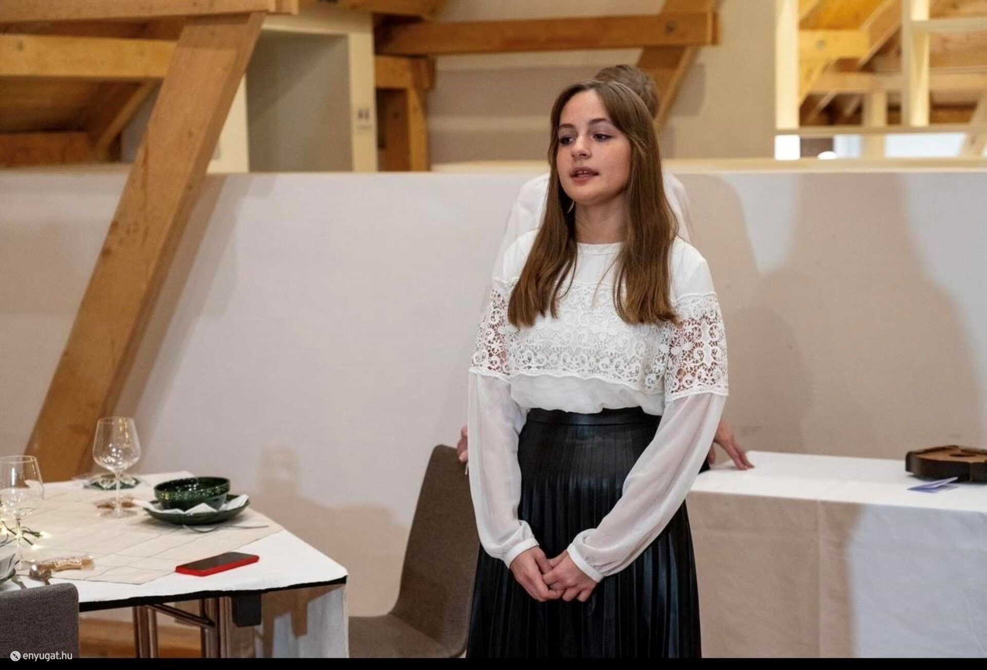 Kerkeni Emma Saida Emma több hangszeren is játszik.