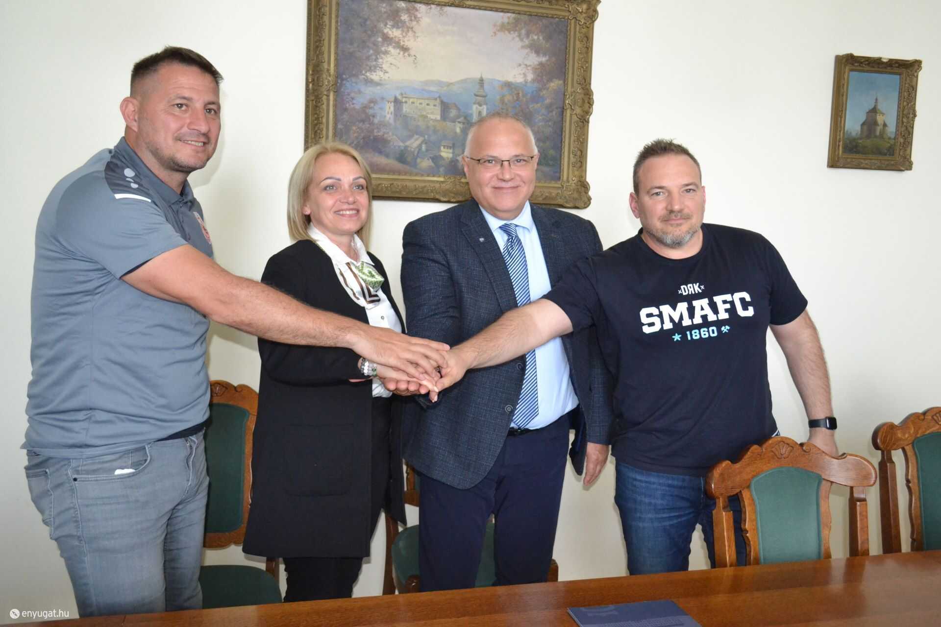 Szövetségben az egyetem és a két soproni klub.