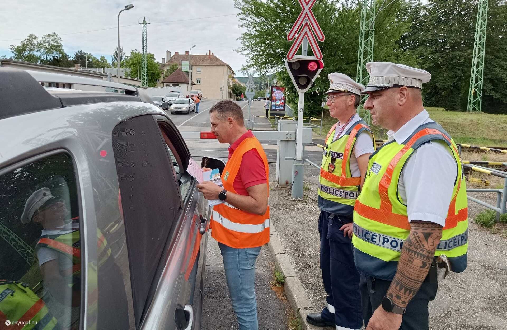 Soronban is ellenőrizték a legforgalmasabb átjárót.