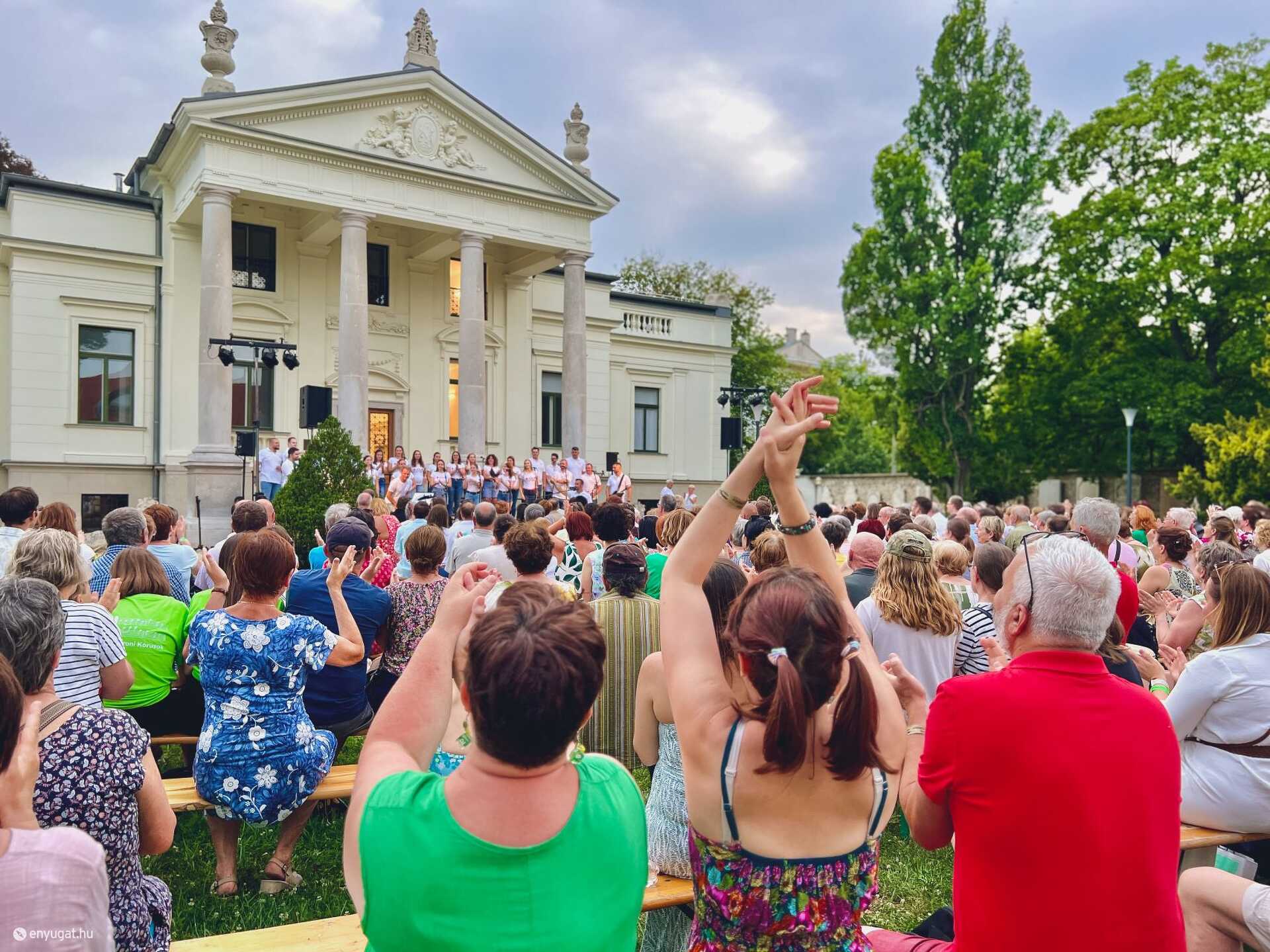 A Lenck-villa a kórusok paradicsomává vált.