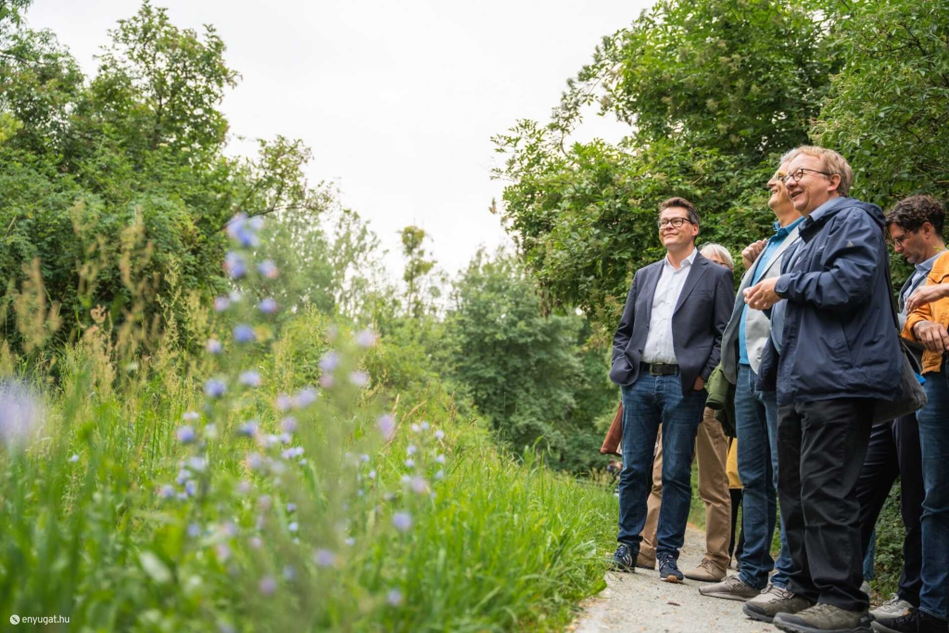A berlini egykori rendezőpályaudvarból varázsolt természetes park volt a bécsi mintája. 