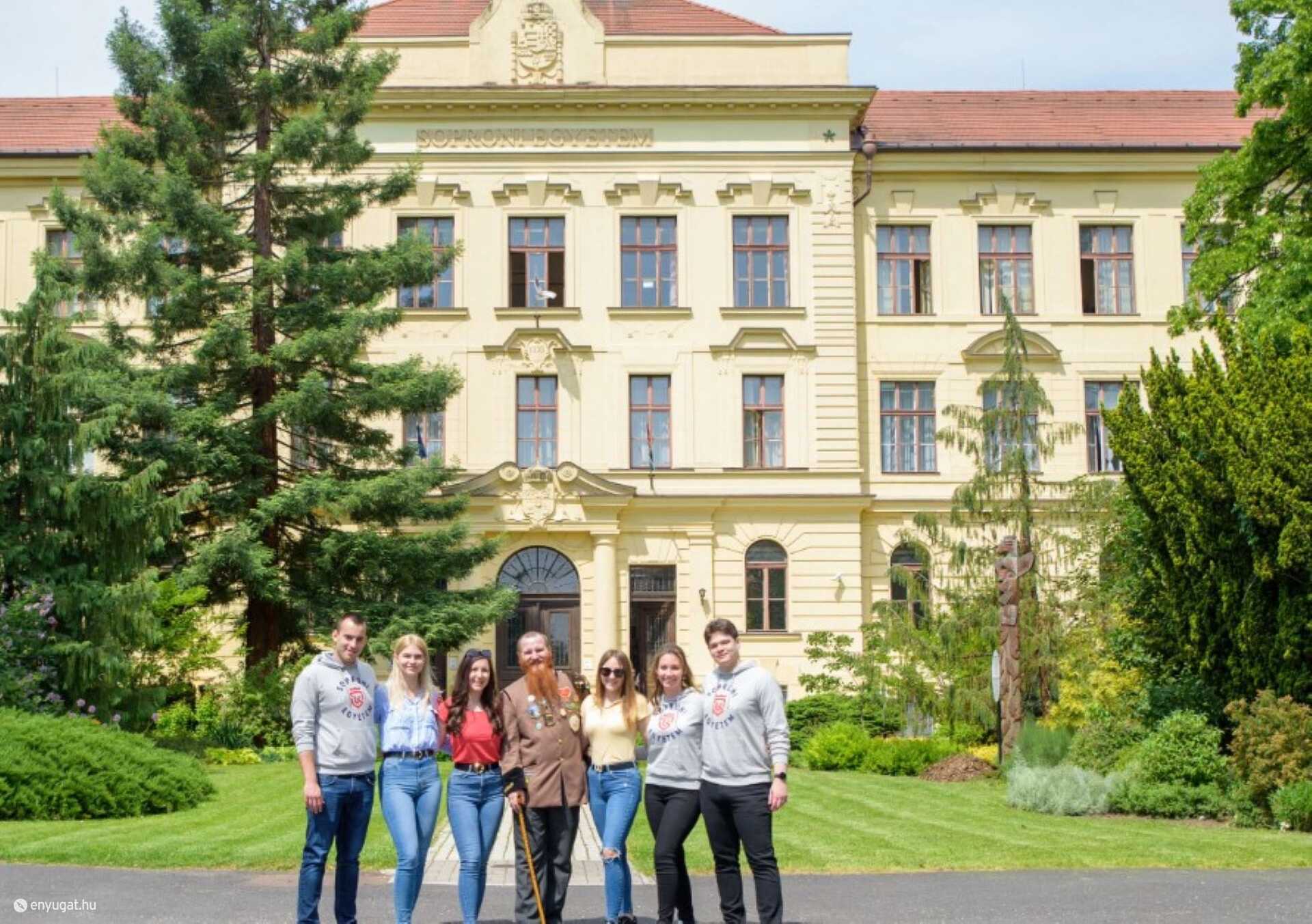 Rekordszámú, közel 1500 elsőéves kezdte meg tanulmányait ma a Soproni Egyetemen.