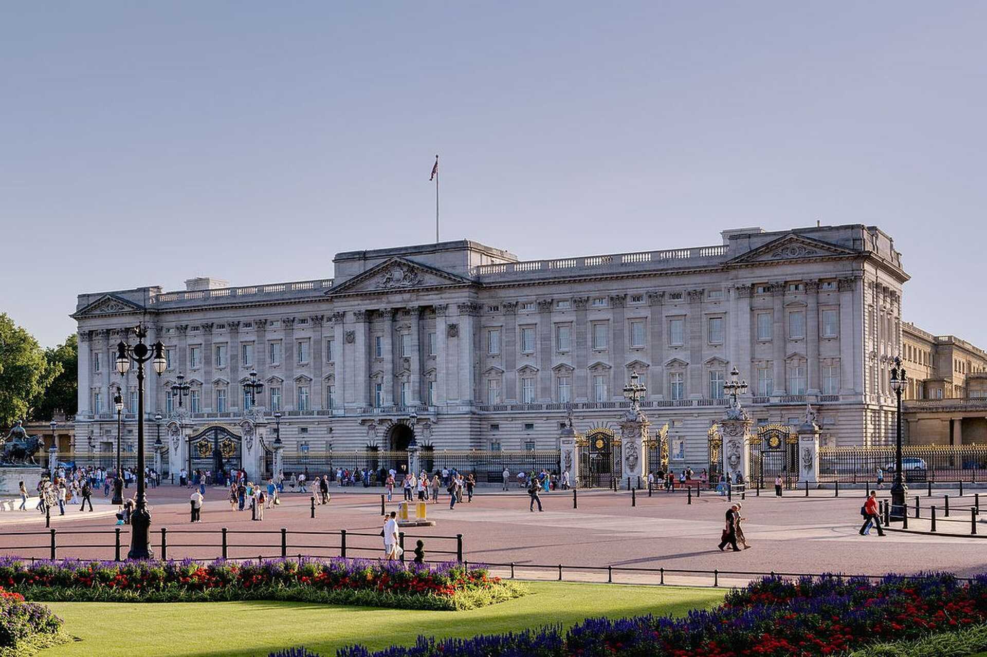 A Buckingham-palota, a brit uralkodó otthona
