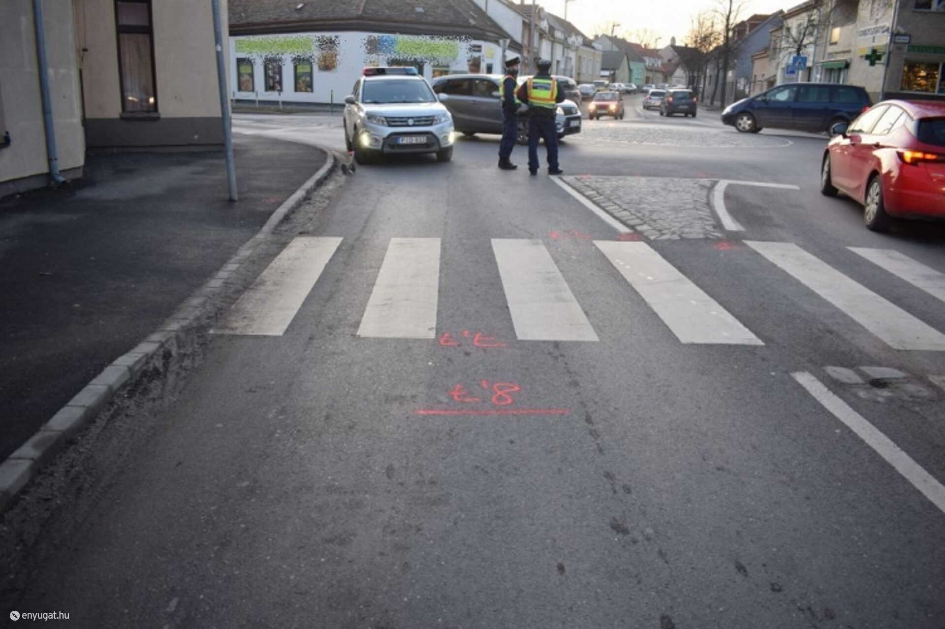 Helyszínelés a kereszteződésben a Balfi utcánál.
