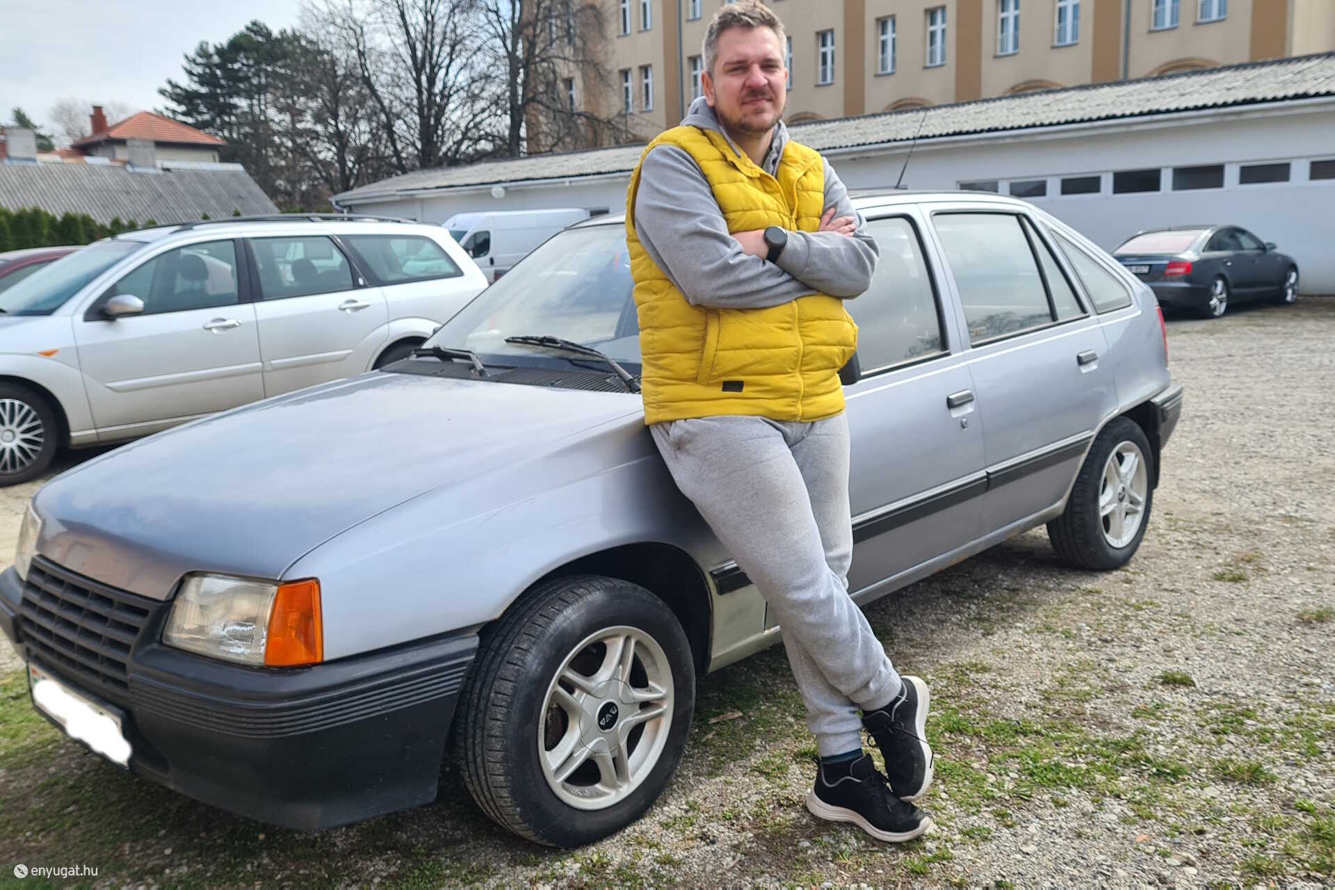 Feke Sándor a soproni állatvédőknek próbál meg segíteni.
