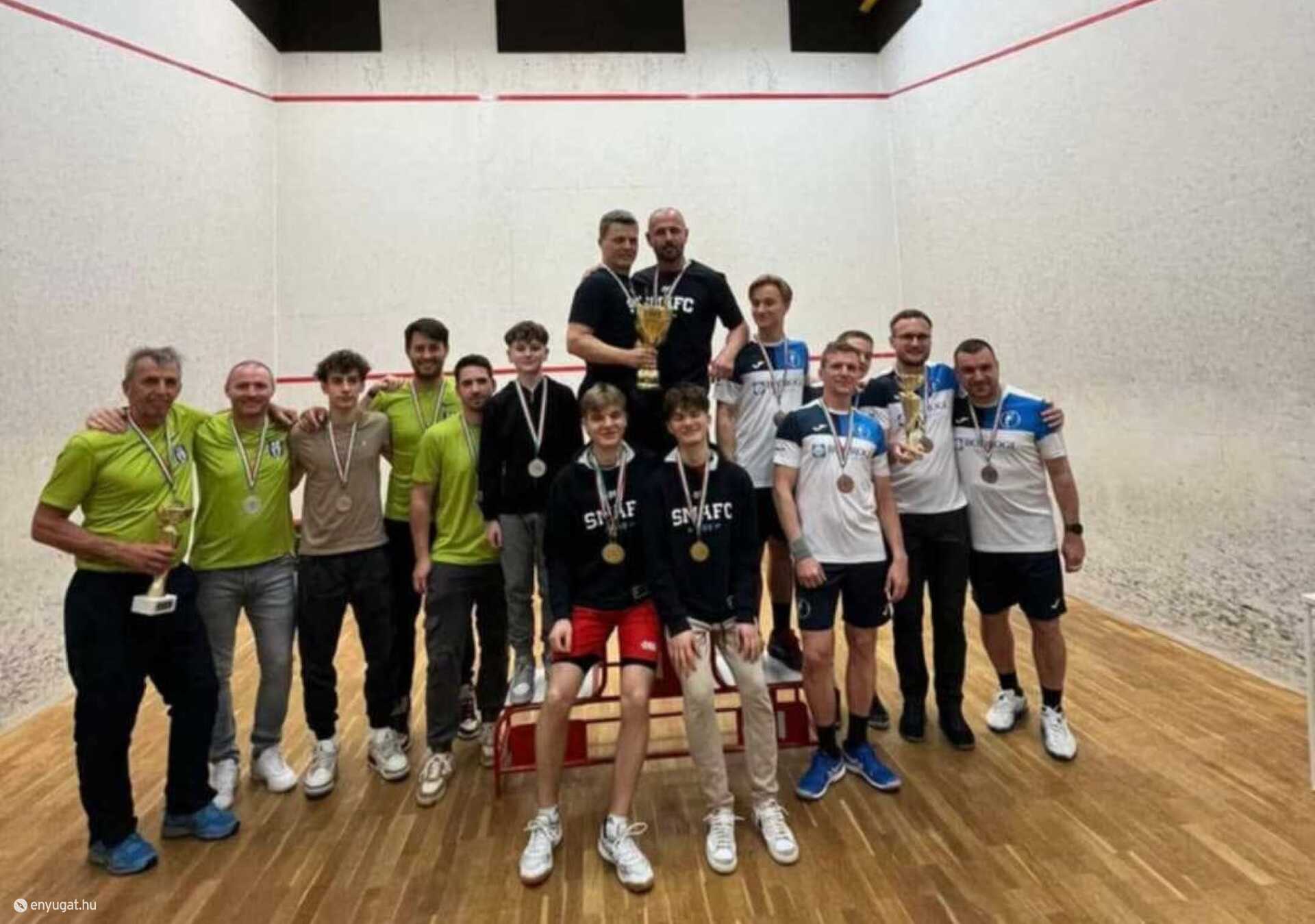 A soproni Mega Sportközpont squash pályáin edző SMAFC-csapatok sikeres szezont zártak. 