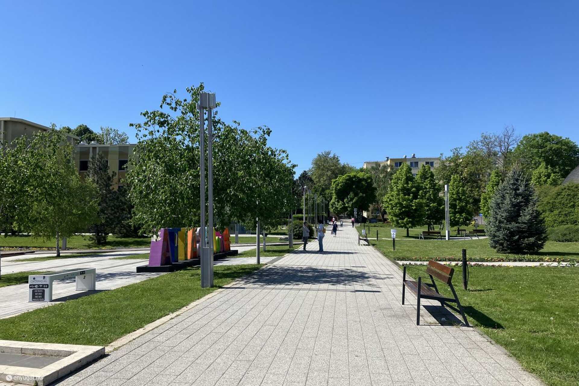 Sétány és park a városközpontban