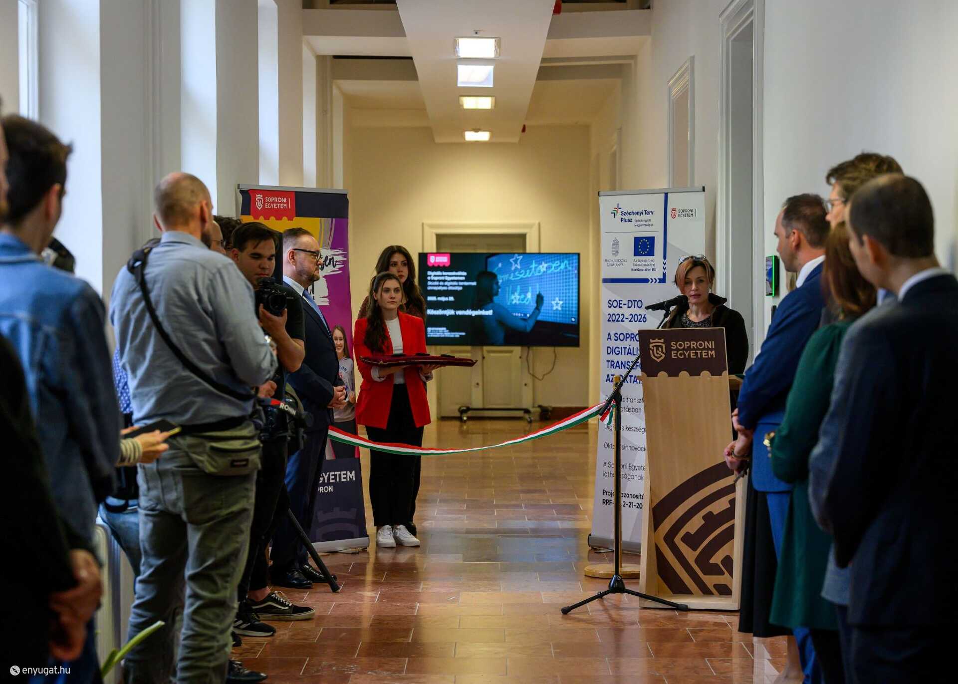 Ünnepelt az egyetem: újabb fejlesztést adtak át.