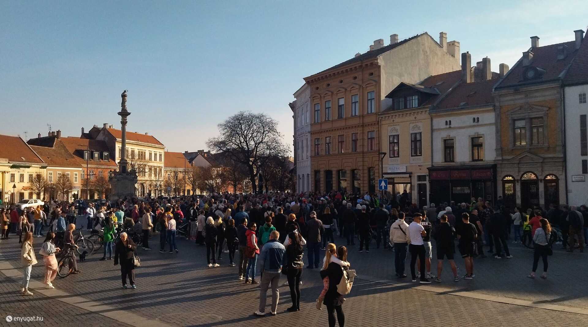 Mintegy háromszázan fejezték ki Sopronban azt, hogy élhetőbb várost szeretnének. 