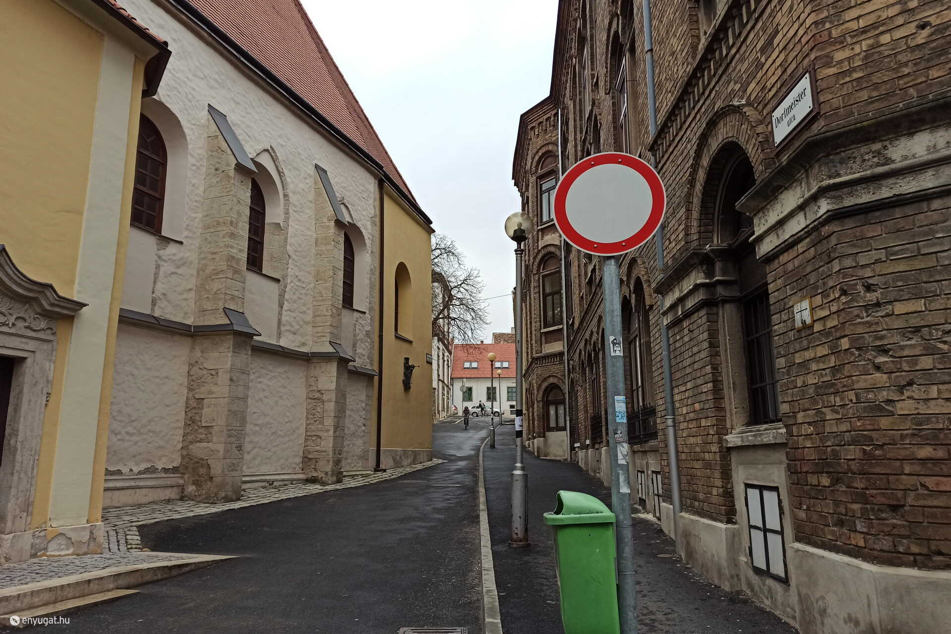 Átmenő forgalom tilos a Dorfmeister utcában