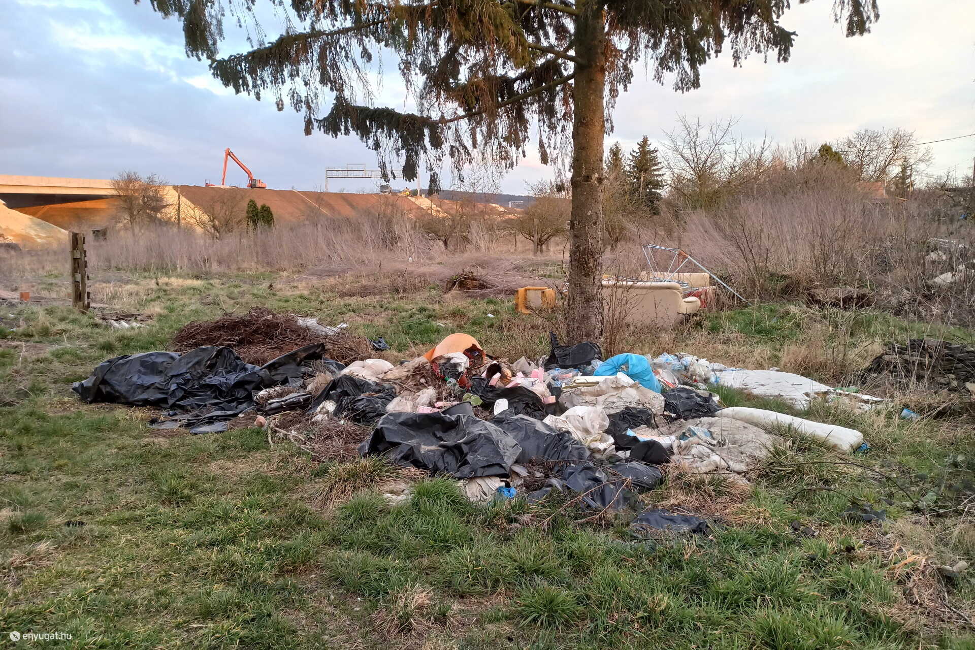 Szemét a Kallómalom utca környékén