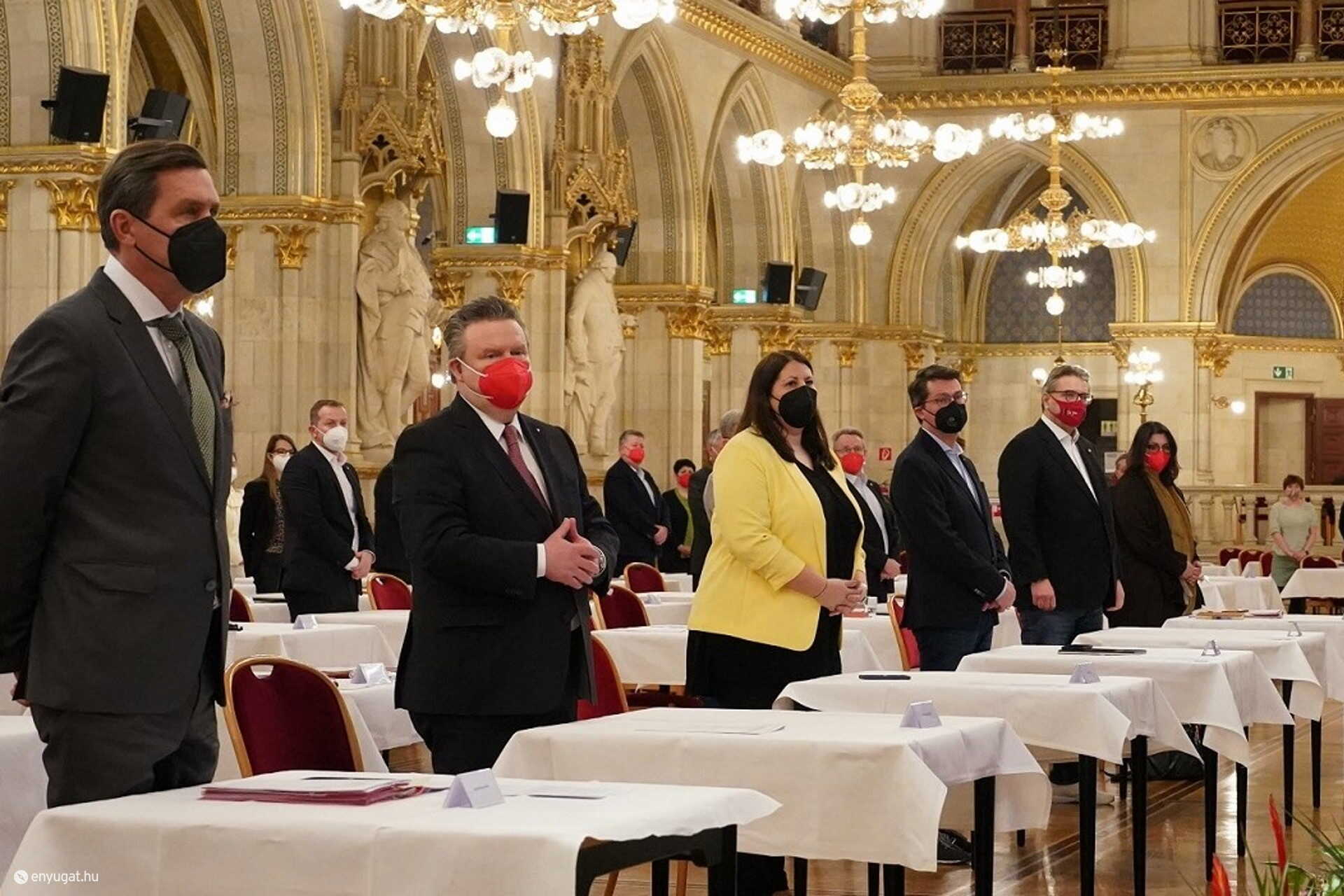 A bécsi közgyűlés egyperces néma csenddel emlékezik a koronavírus-járvány áldozataira. 