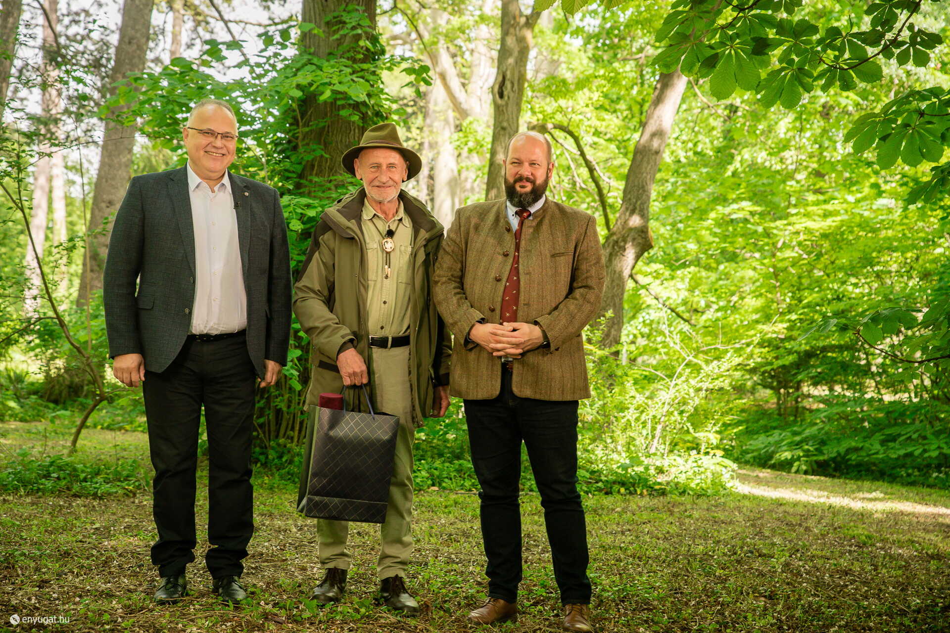 Dr. Fábián Attila rektor, Reviczky Gábor színműsz és dr. Sándor Gyula, a TAEG vezérigazgatója.