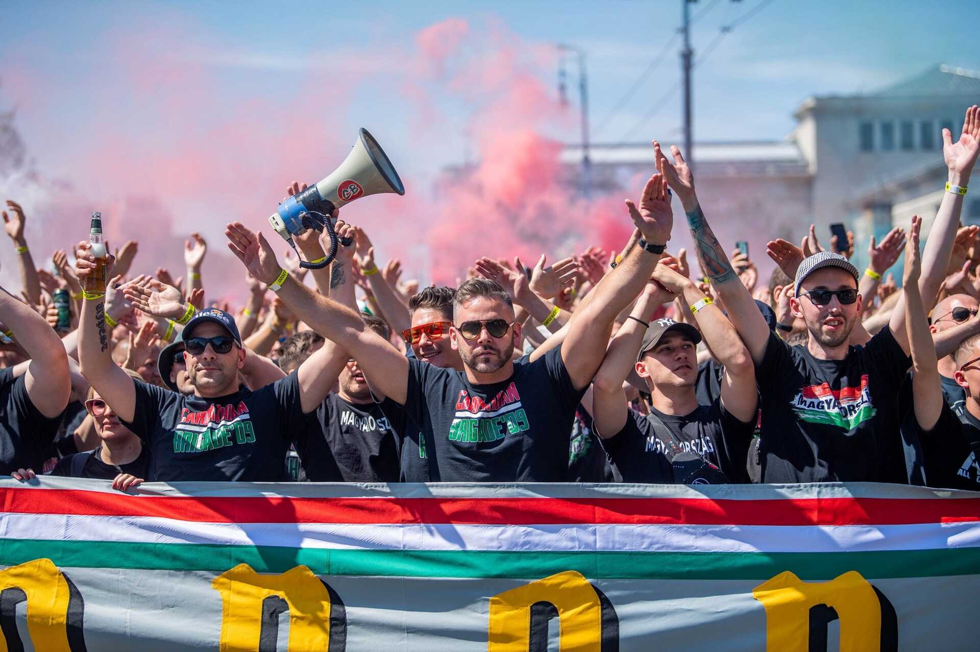 Így vonultak a magyar szurkolók a Puskás Arénához