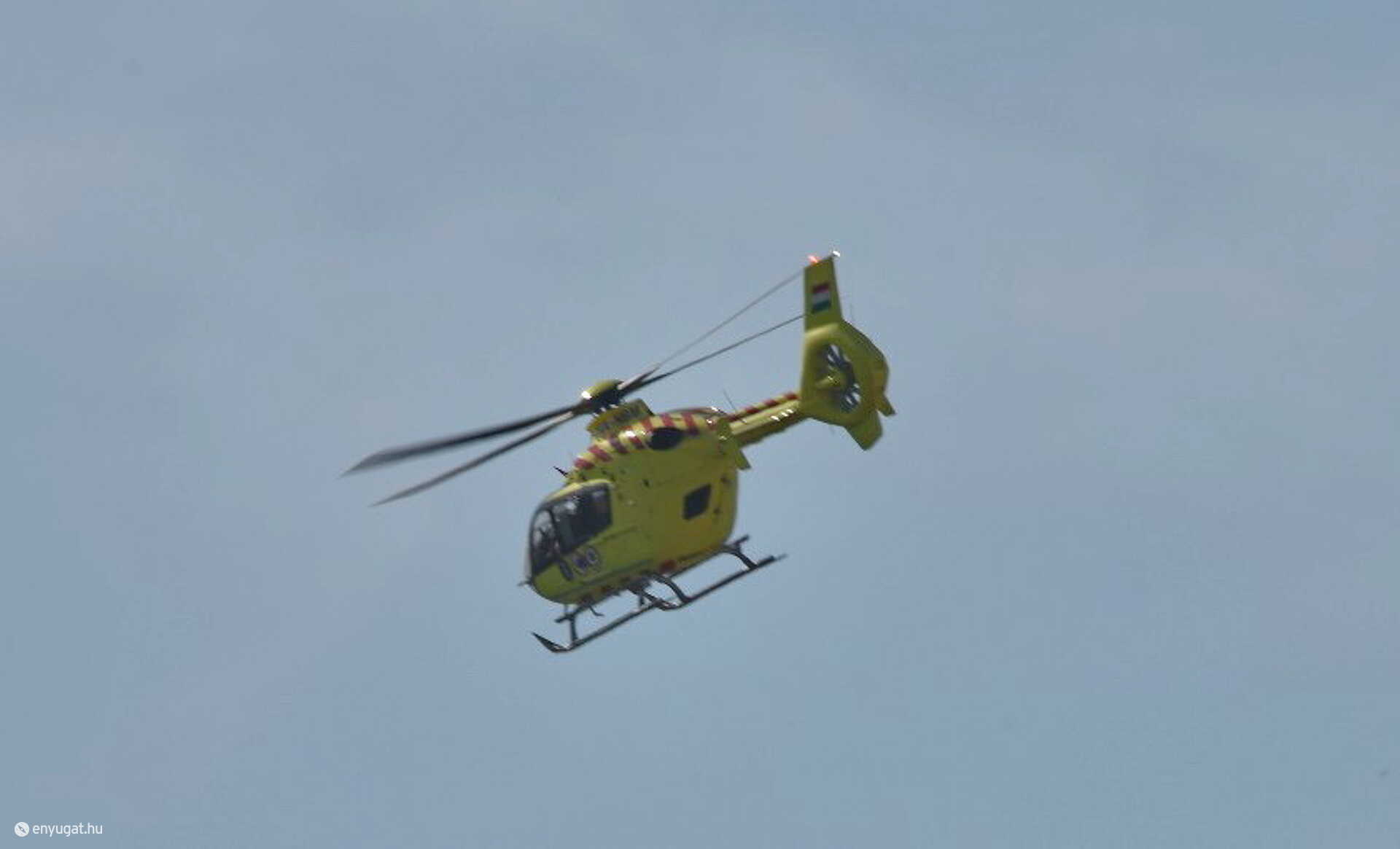 Az egyik sérültet mentőhelikopter szállította kórházba