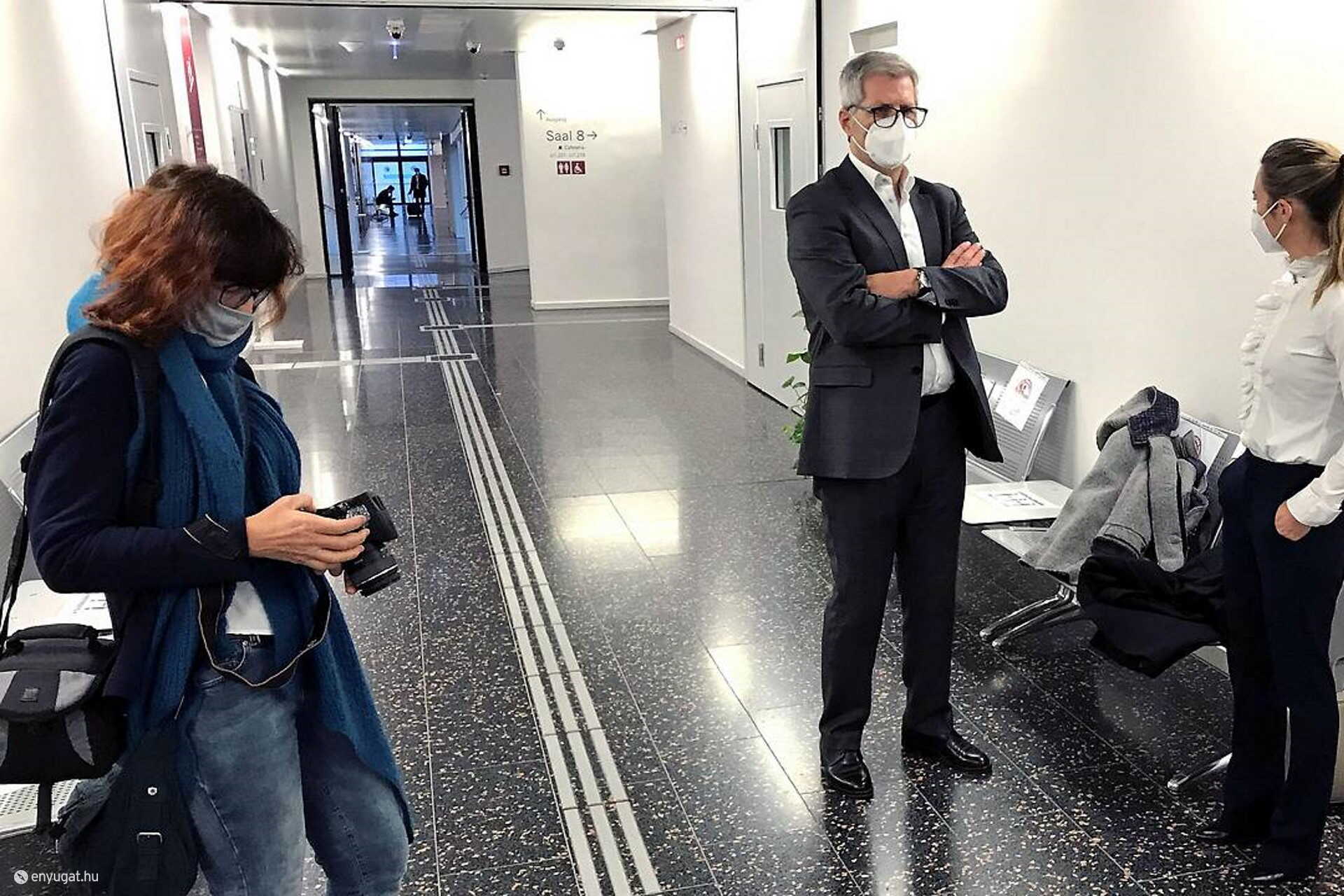 Manfred Kölly a per megkezdése előtt a kismartoni regionális bíróságon.