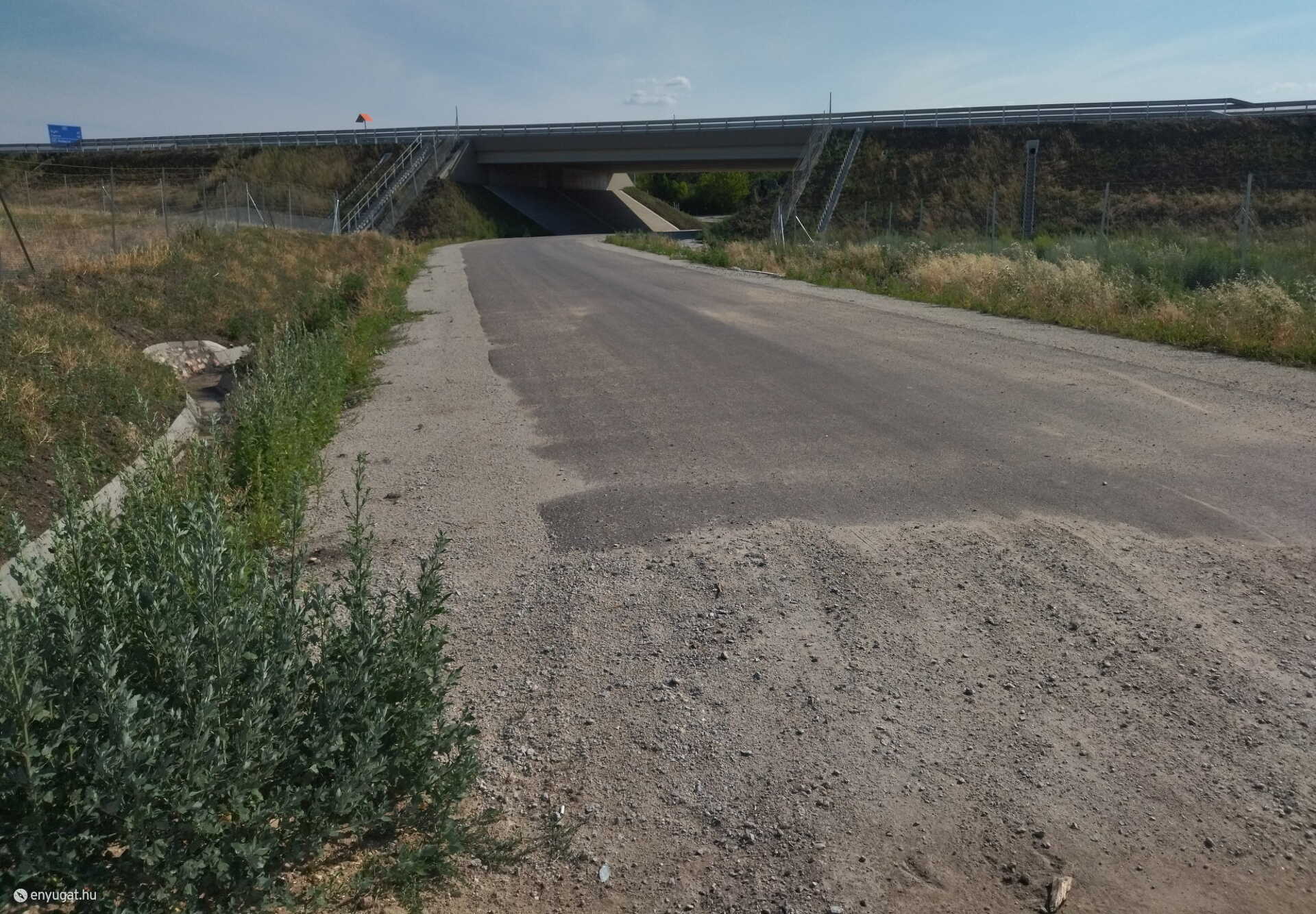 Az utca végén aszfalt. Út a jövőbe?
