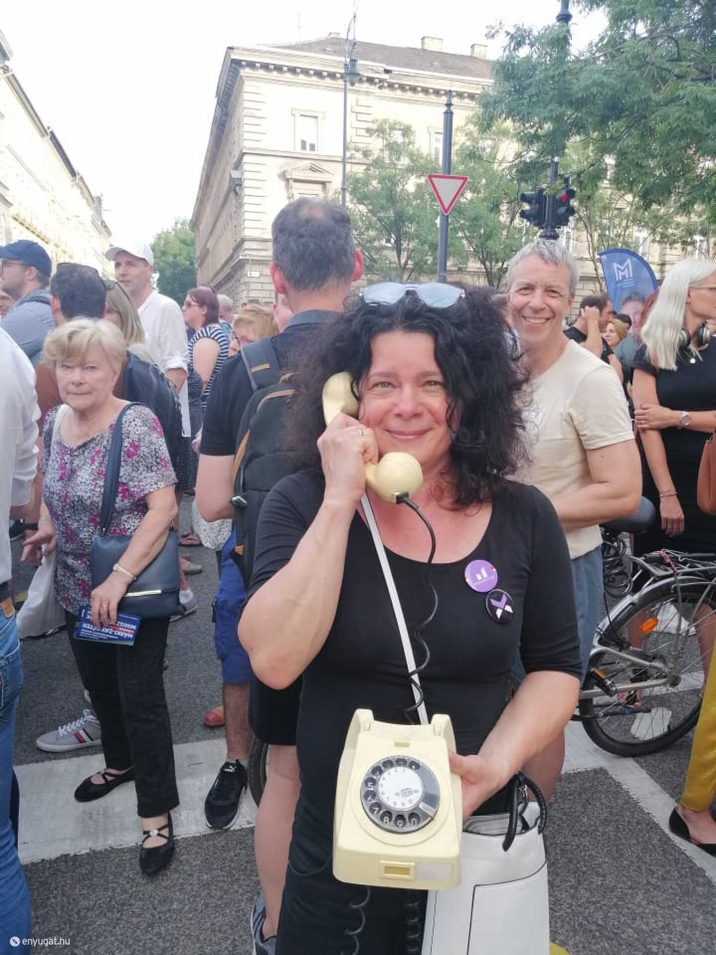 Supka-Kovácsné Holzhofer Tünde a fővárosi tüntetésen.