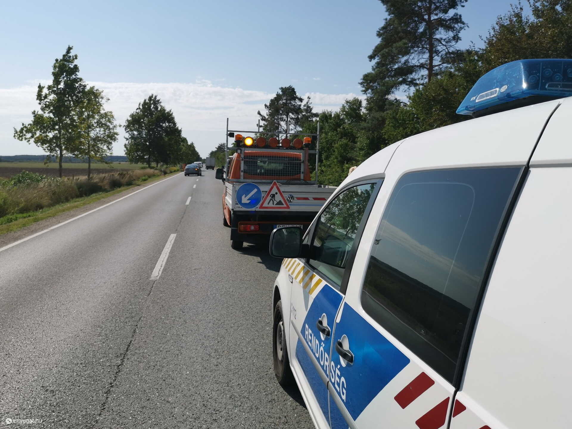 Közutas autóval ütközött érintőlegesen egy VW kisbusz Sárvárnál