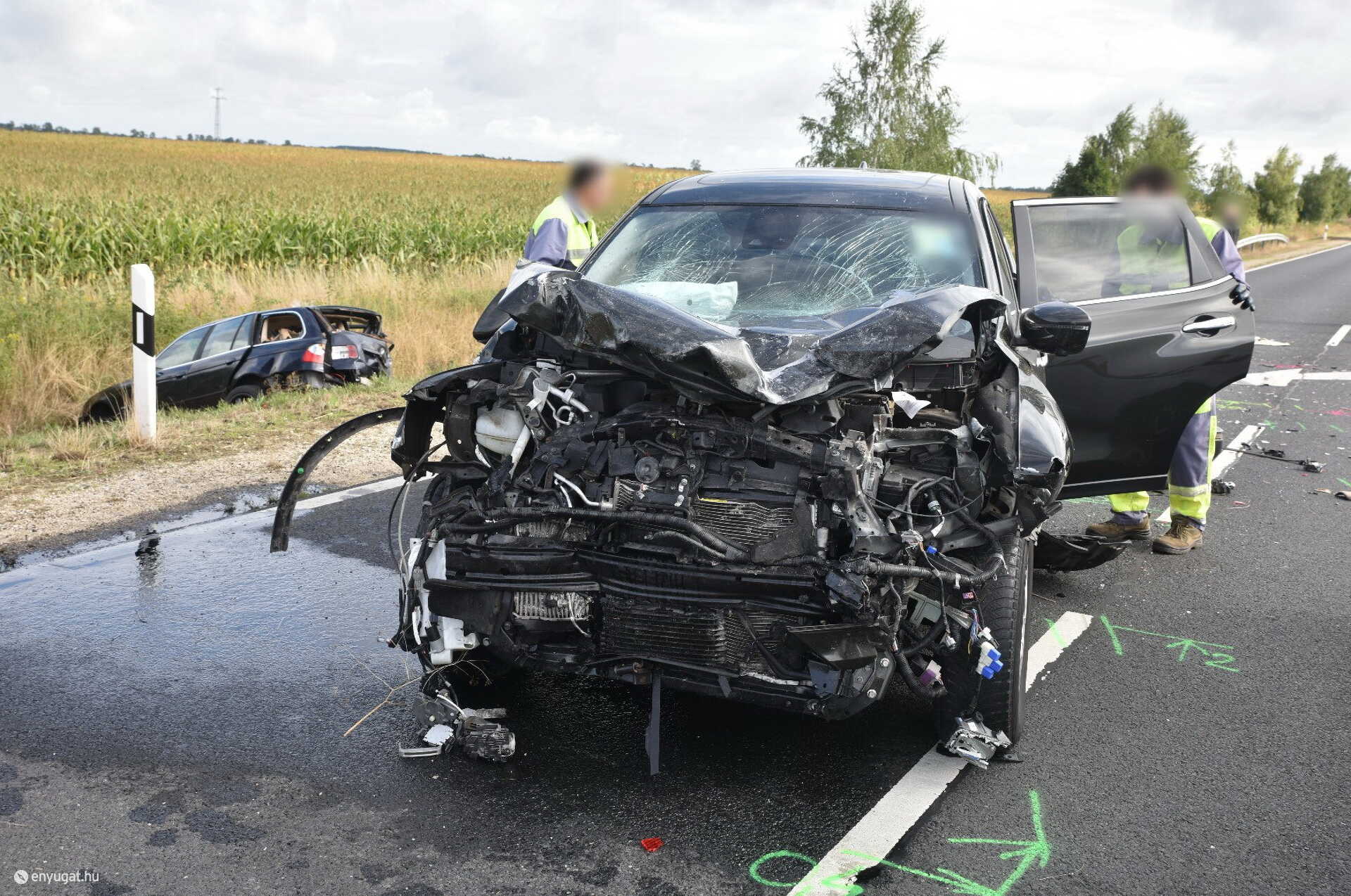 Egy halottja és hét sérültje van a sárvári balesetnek - BMW perdült Nissan elé