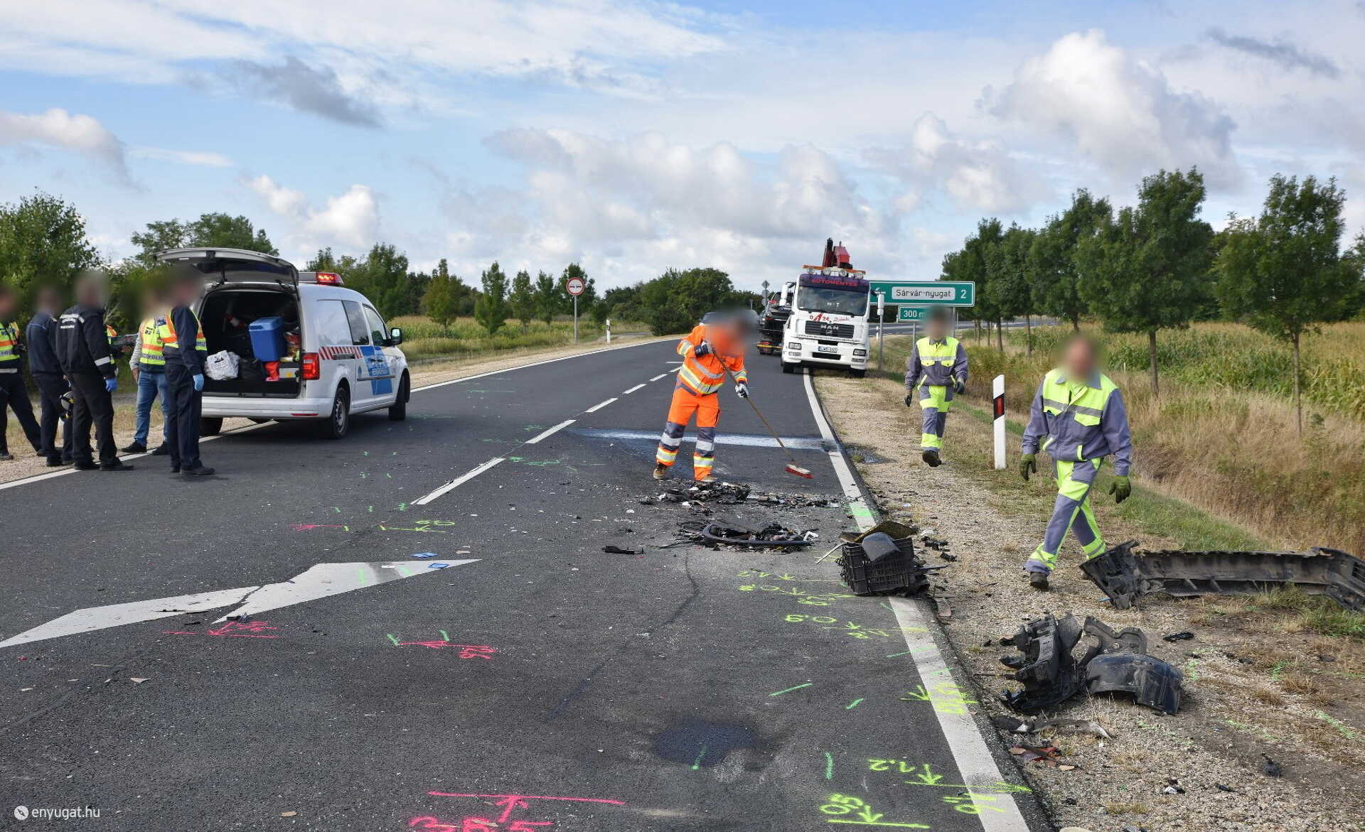 Egy halottja és hét sérültje van a sárvári balesetnek - BMW perdült Nissan elé