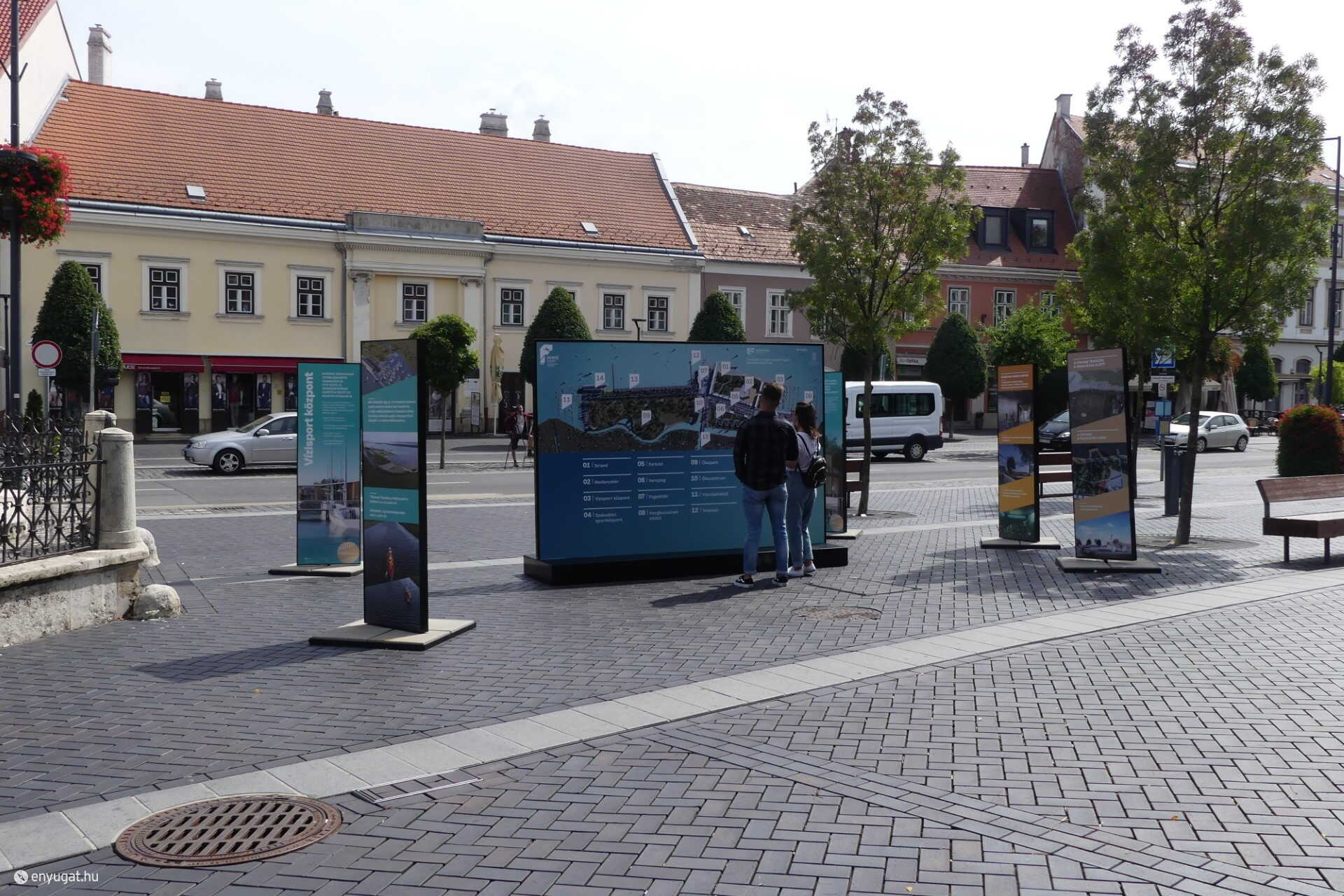 Fertő Part kiállítás a Mária-szobornál