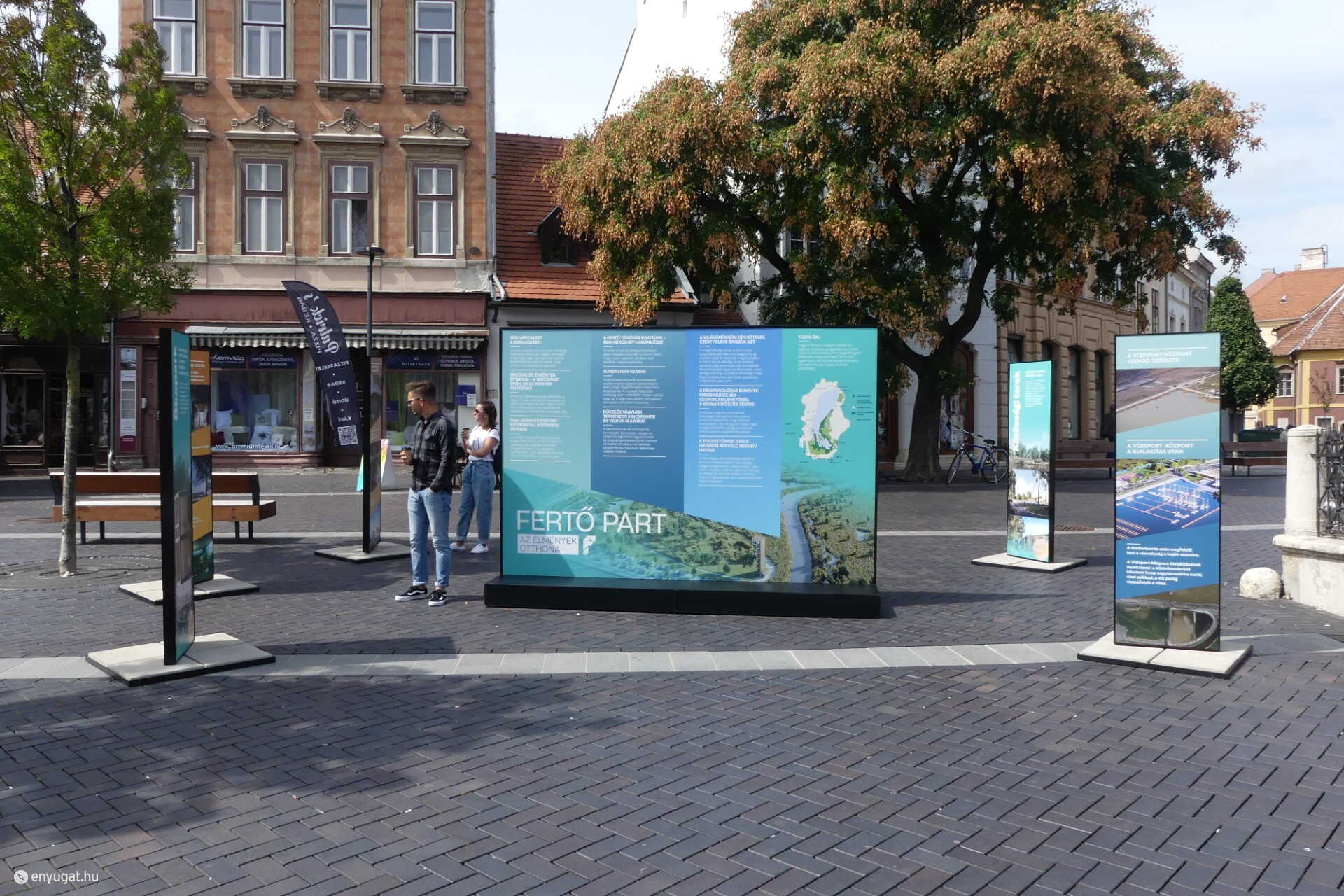Fertő Part kiállítás a Mária-szobornál