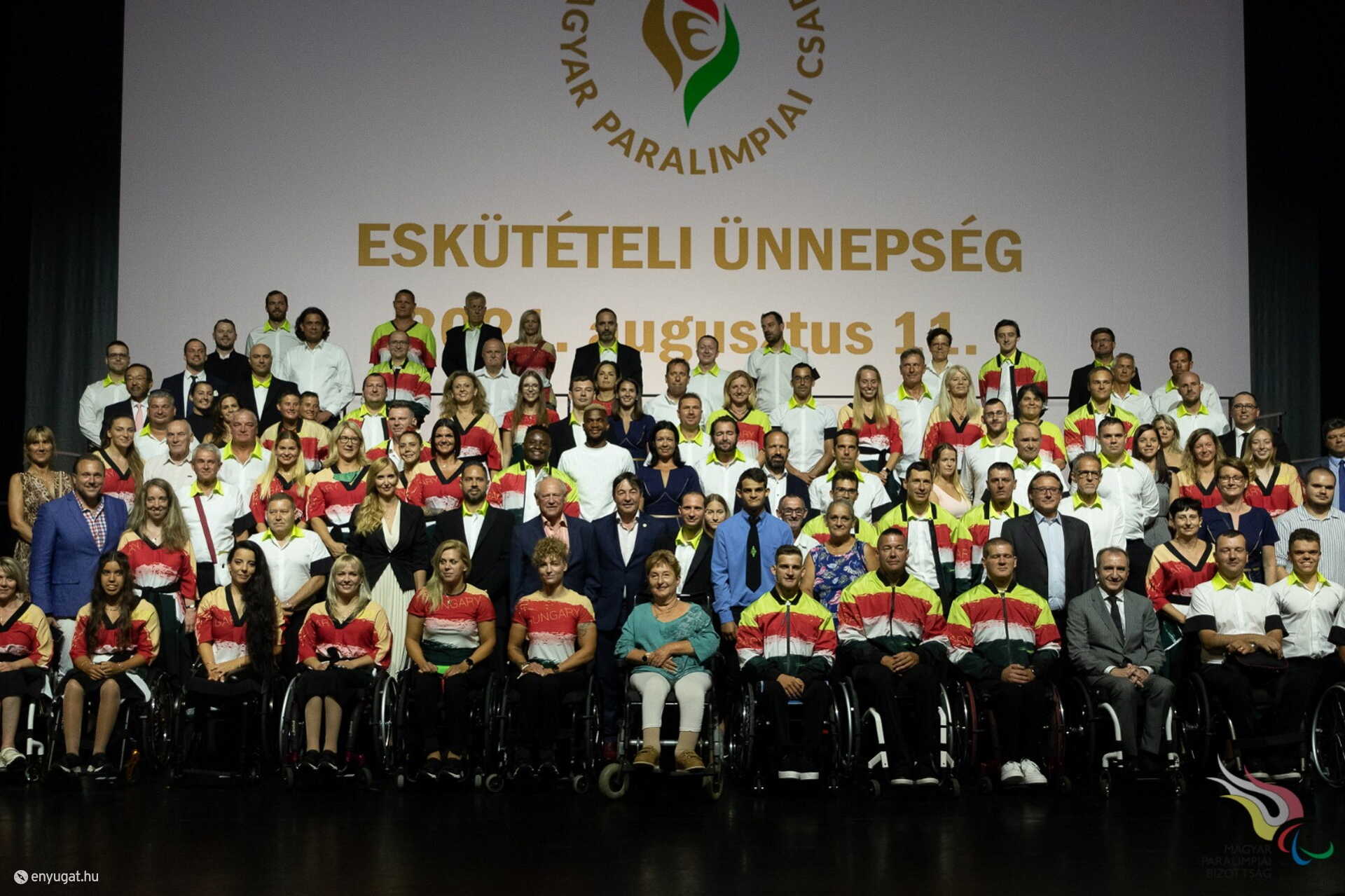 A magyar csapat az eskütételi ceremónián.
