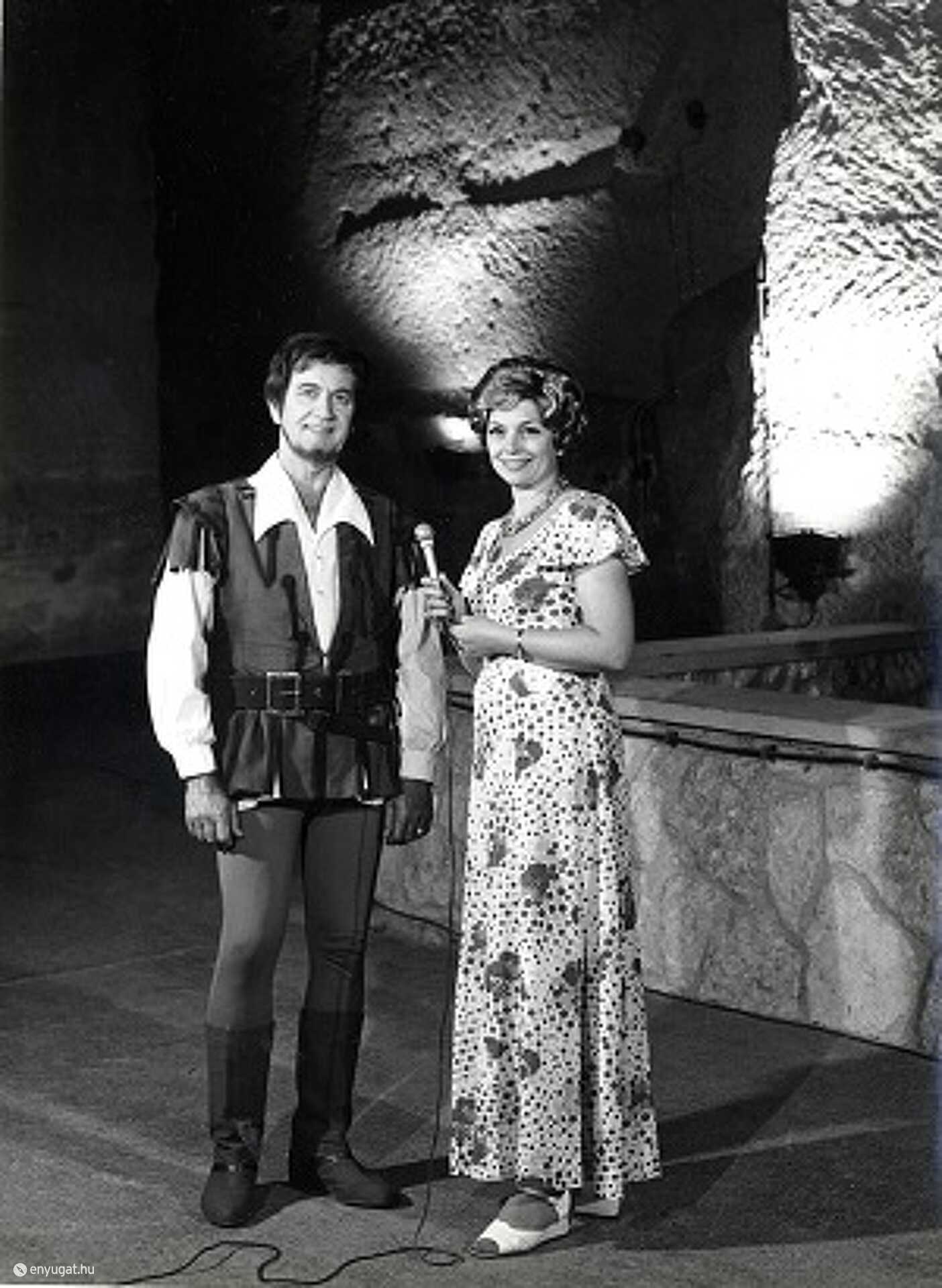 Simándy József a Trubadúrhoz öltözve 1974-ben a barlangszínházban.