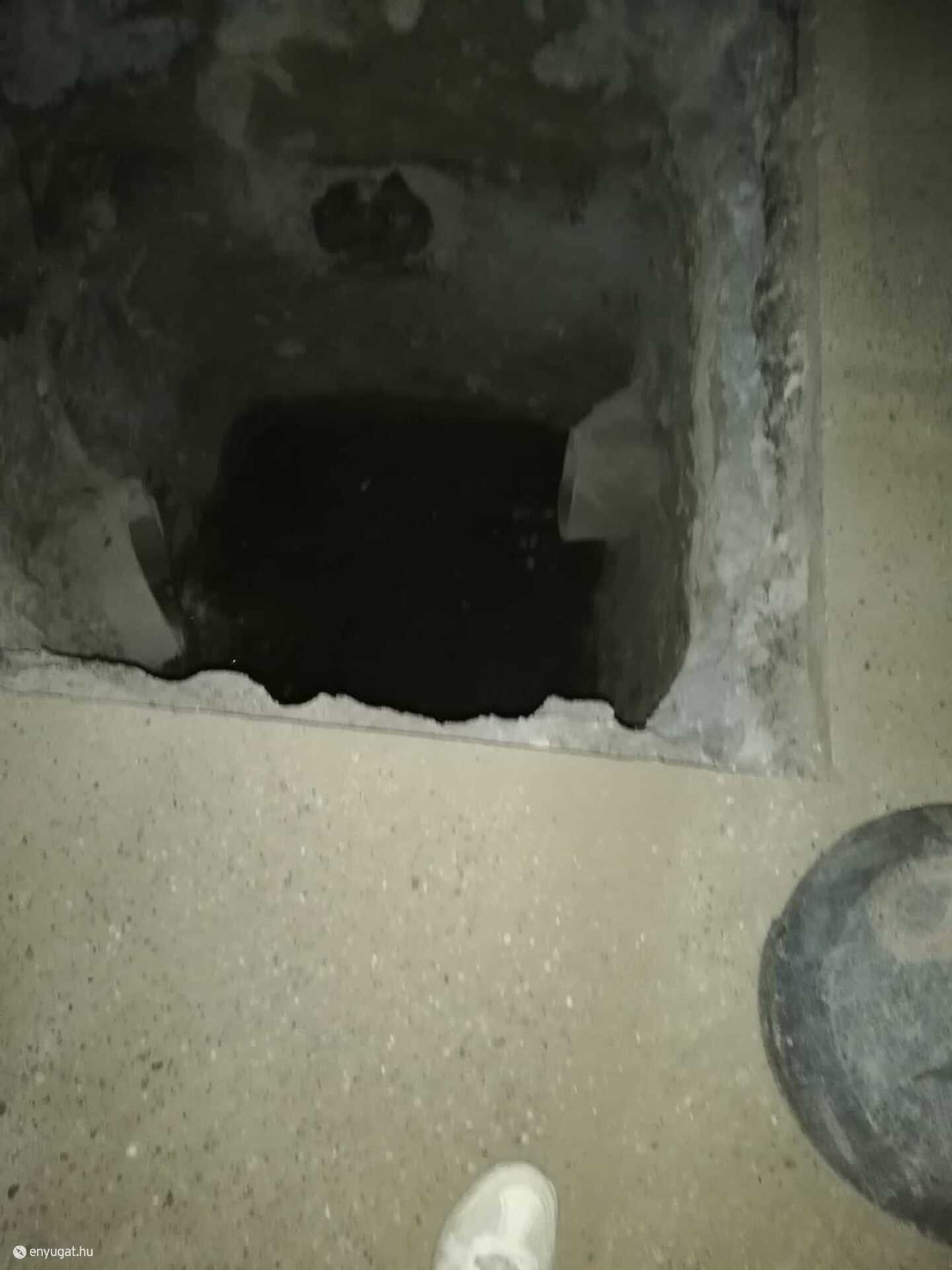 Sötétben veszélyesnek látszott a gödör.