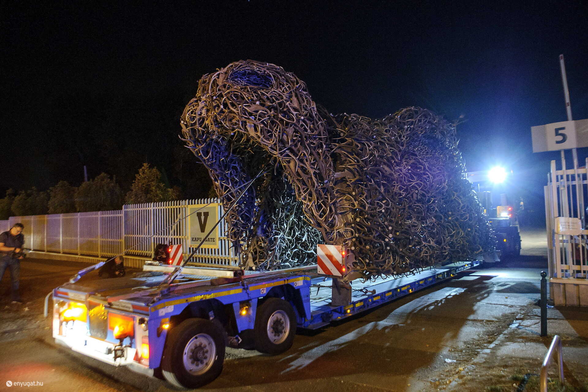A Totem nevű alkotás fogadja majd a világkiállítás látogatóit.