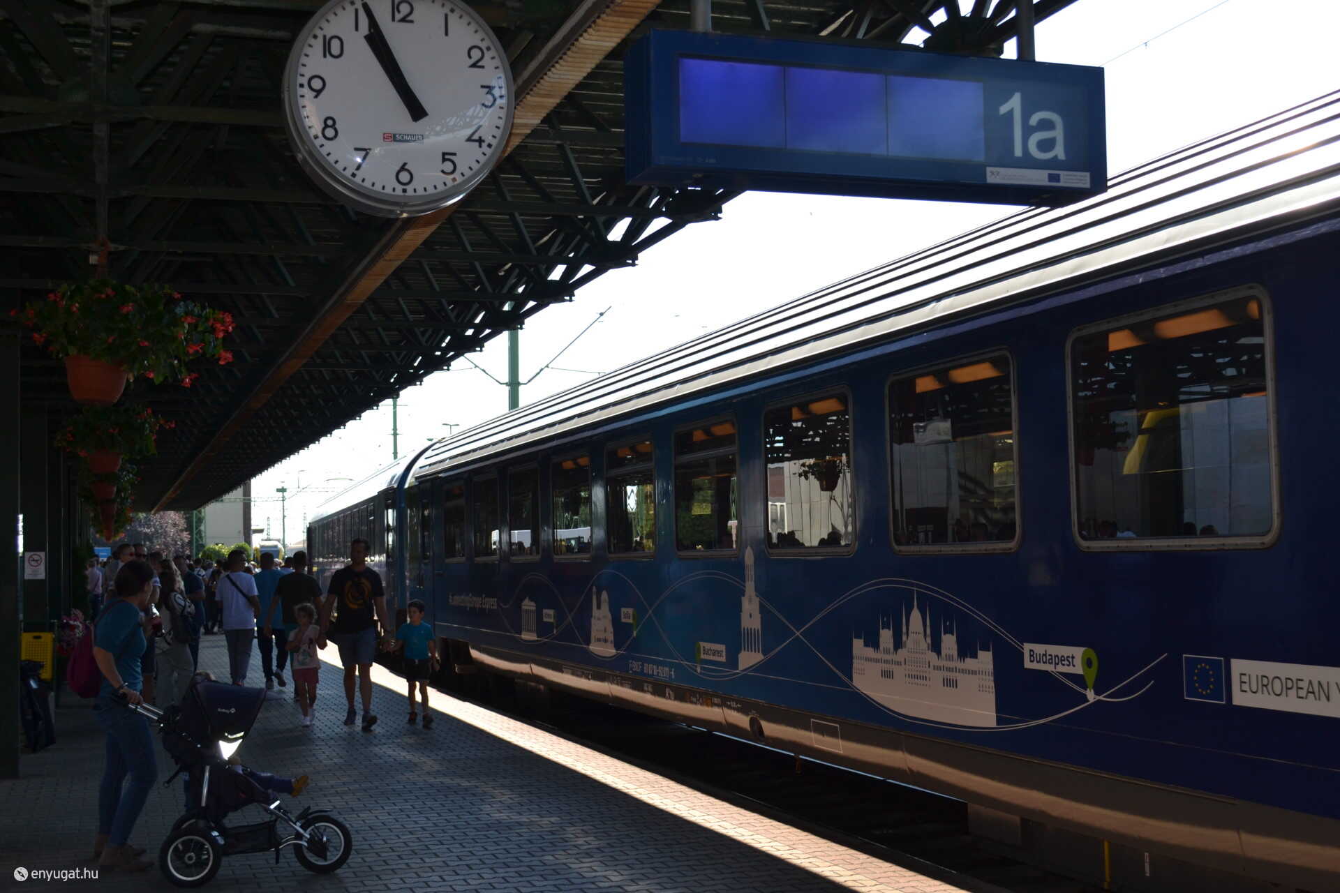 Az első vágányon az Európa Expressz.