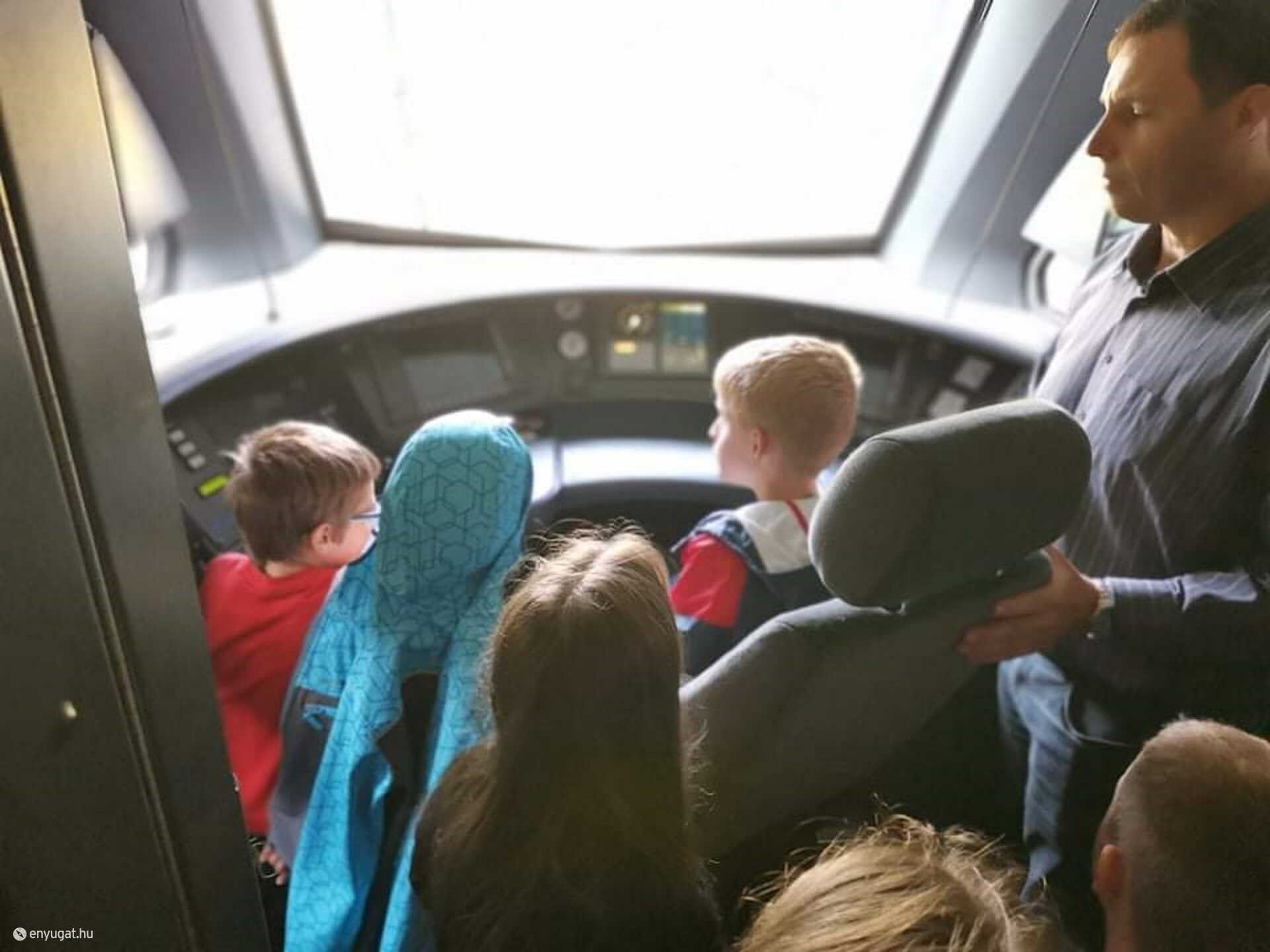 A gyerekek élményszerűen ismerkedhettek a vasúttal.