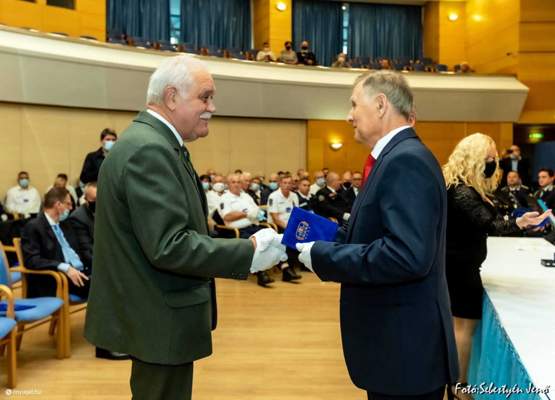 Vig József Attila, a Soproni Polgárőr Egyesület elnöke vette át az elismerést.