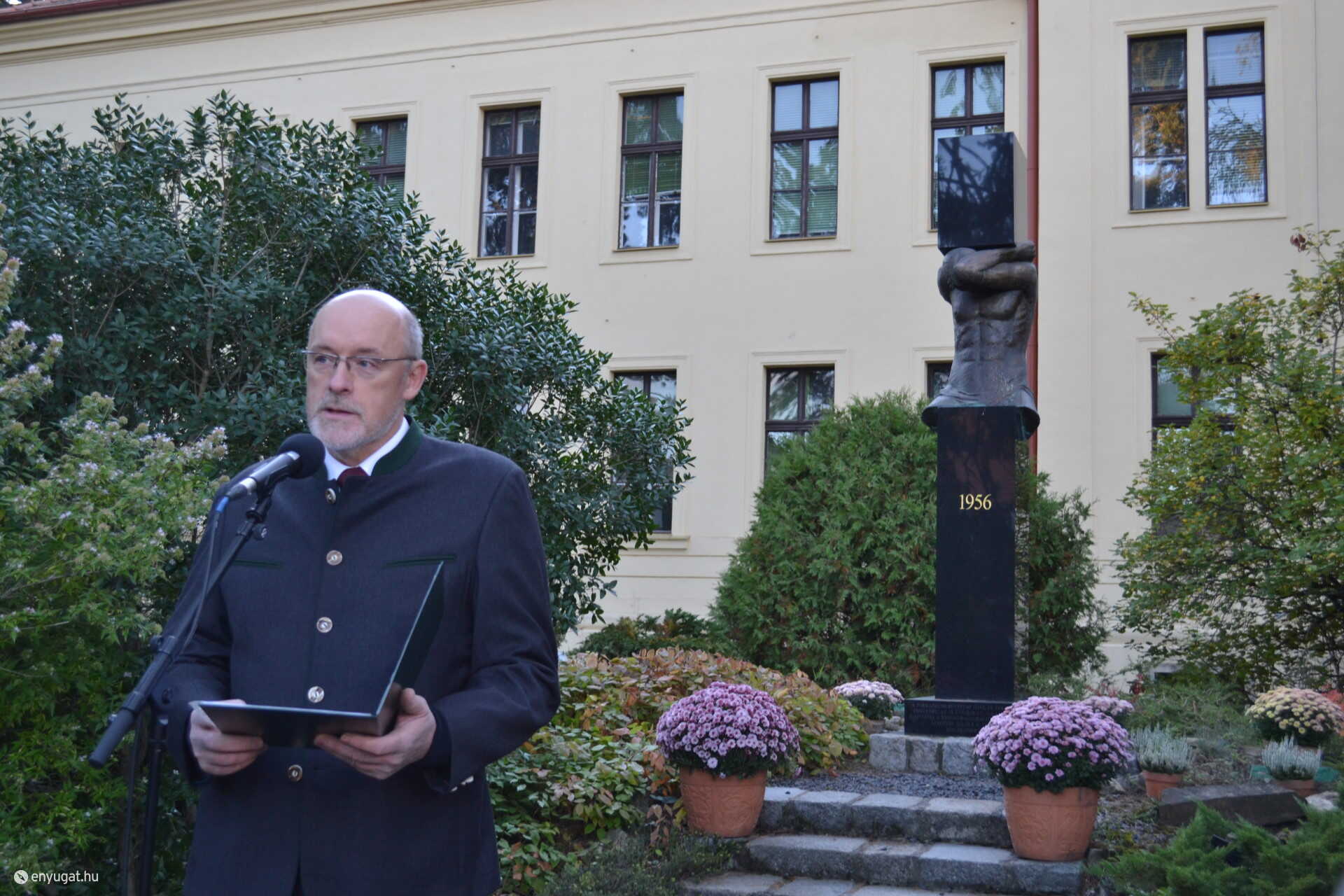 Dr. Lakatos Ferenc rektorhelyettes emlékezett.