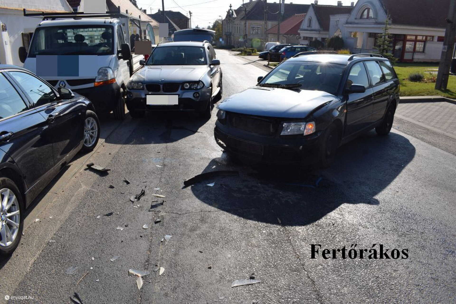 A balesetben a figyelmetlen sofőr megsérült.