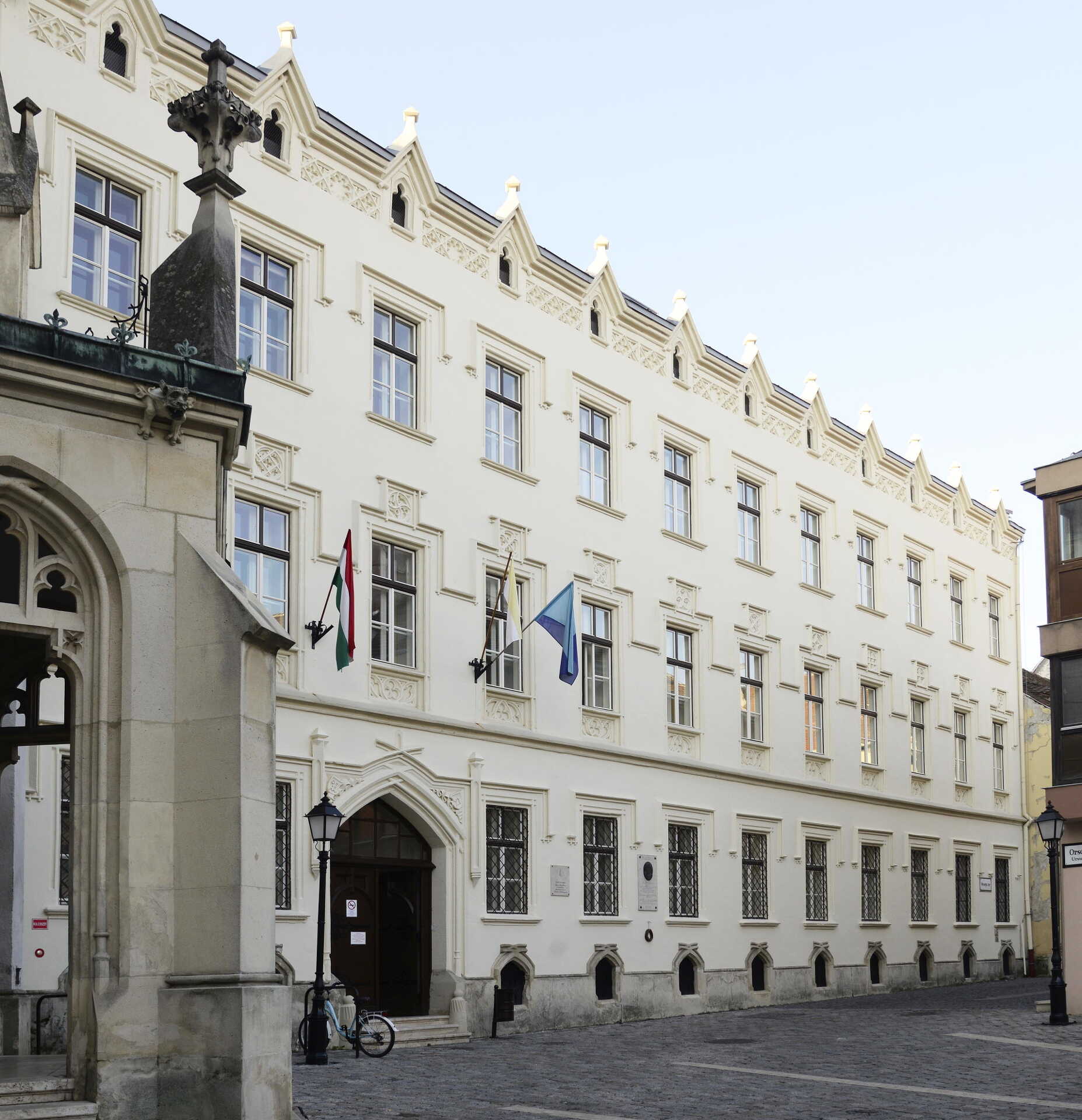  A soproni Szent Orsolya Gimnázium, Általános Iskola, Óvoda és Kollégium a 2,9 milliárd forintból felújított és korszerűsített épületegyüttes megáldásának napján, 2021. október 28-án.