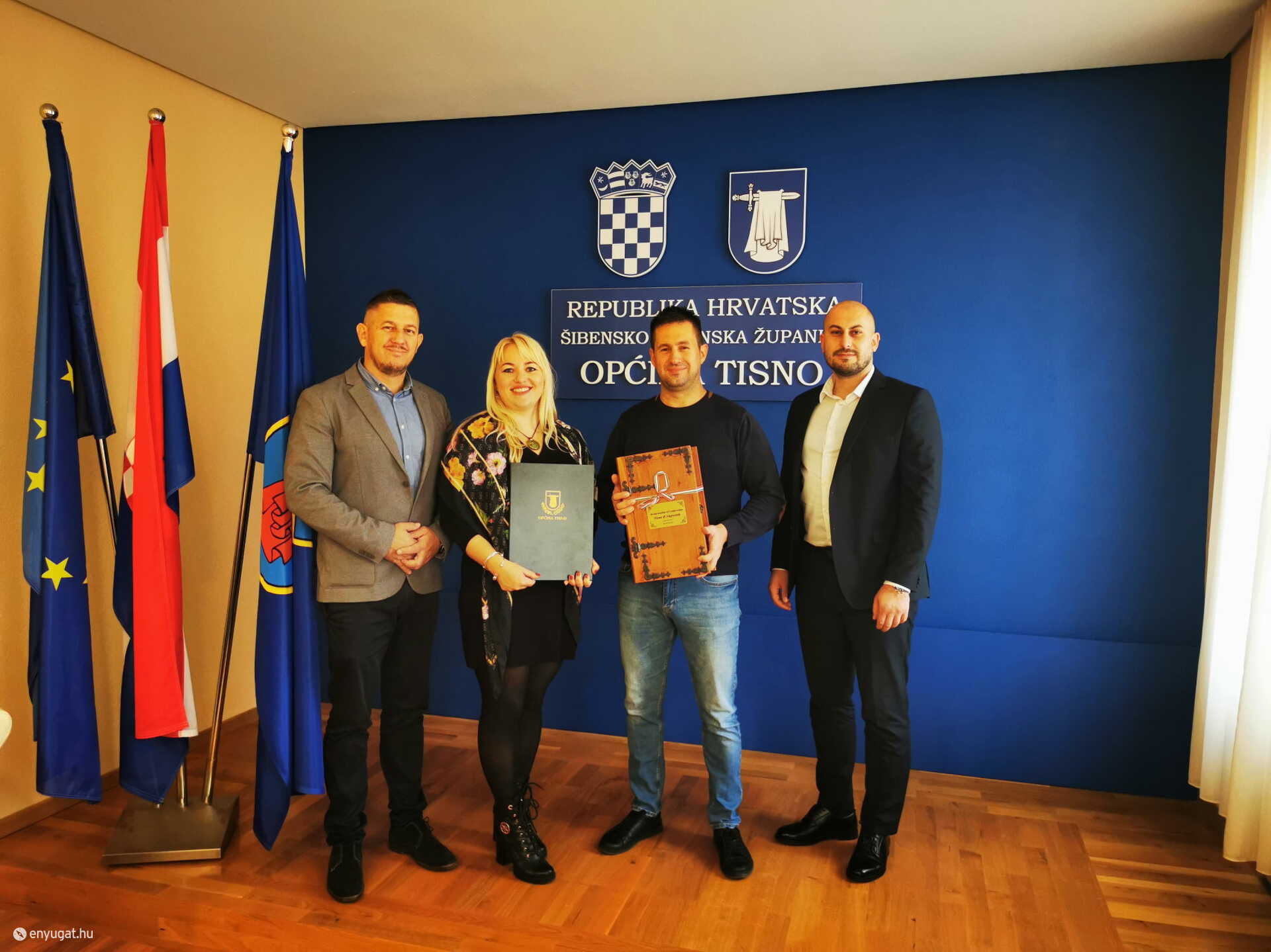 Karlo Klarin, Lukács Zsuzsanna, Kristijan Jareb polgármester és Marko Barišić az aláírt testvértelepülési megállapodással.