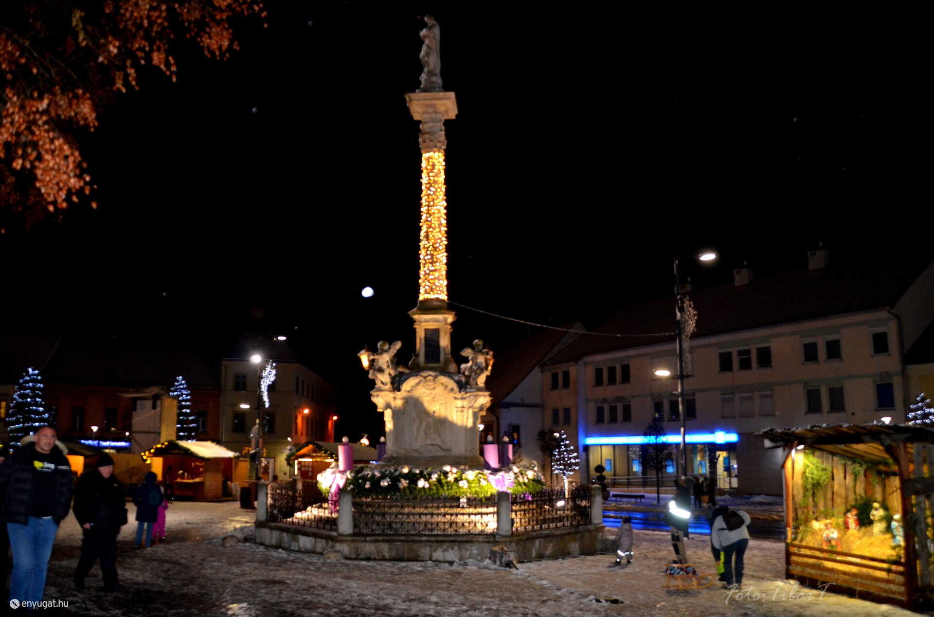 A Kisjézus is ott van már a betlehemben.