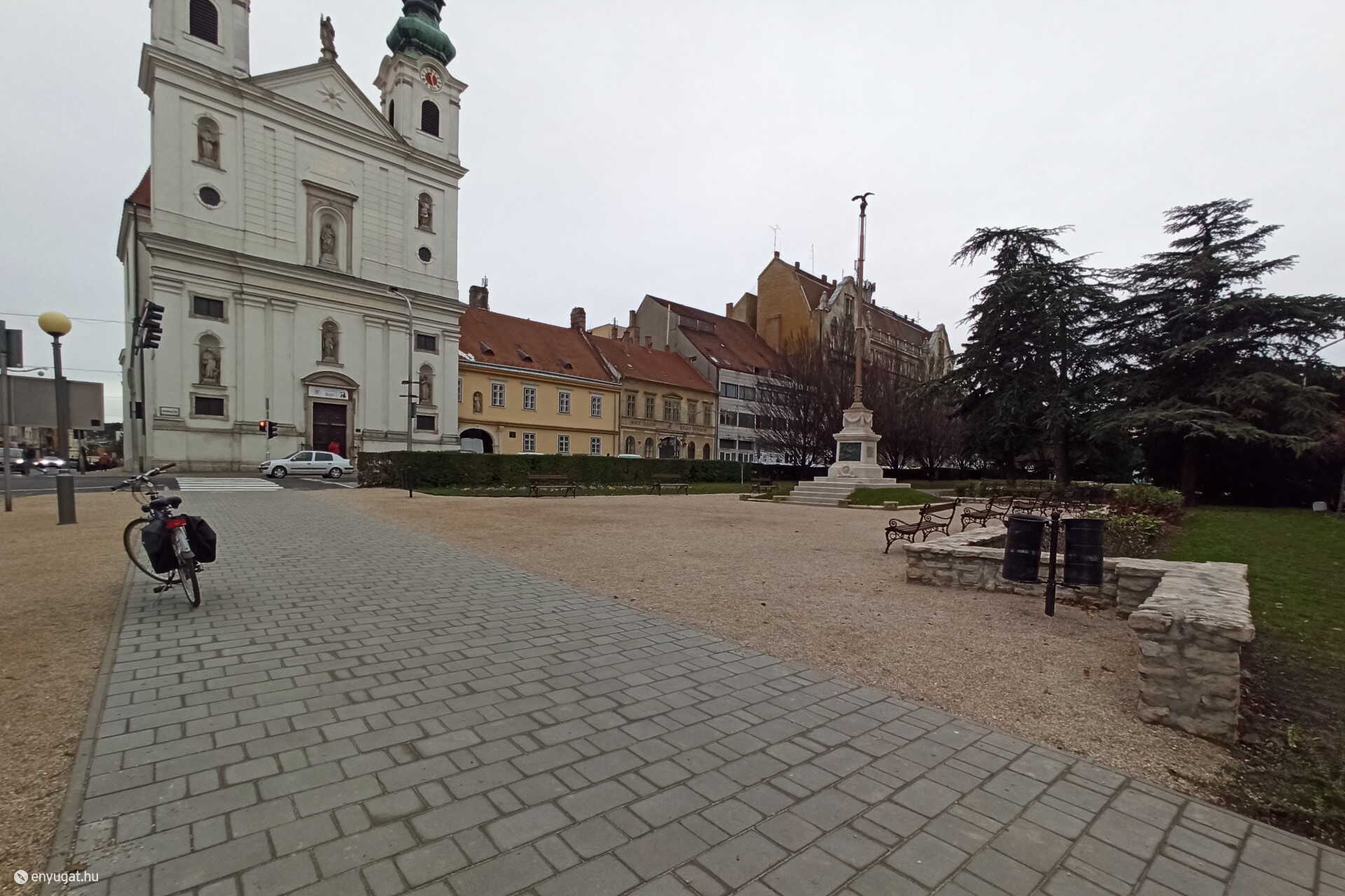 Megújult a Hűségzászló és környéke
