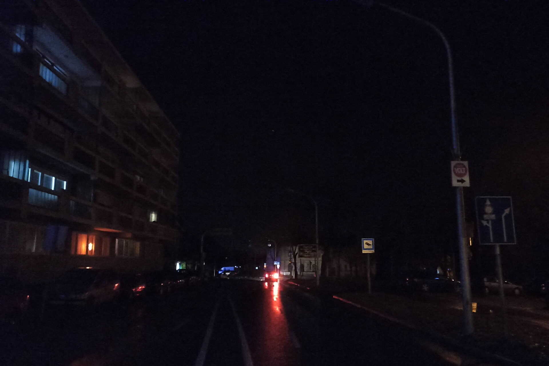 Sötétben a Győri út környéke