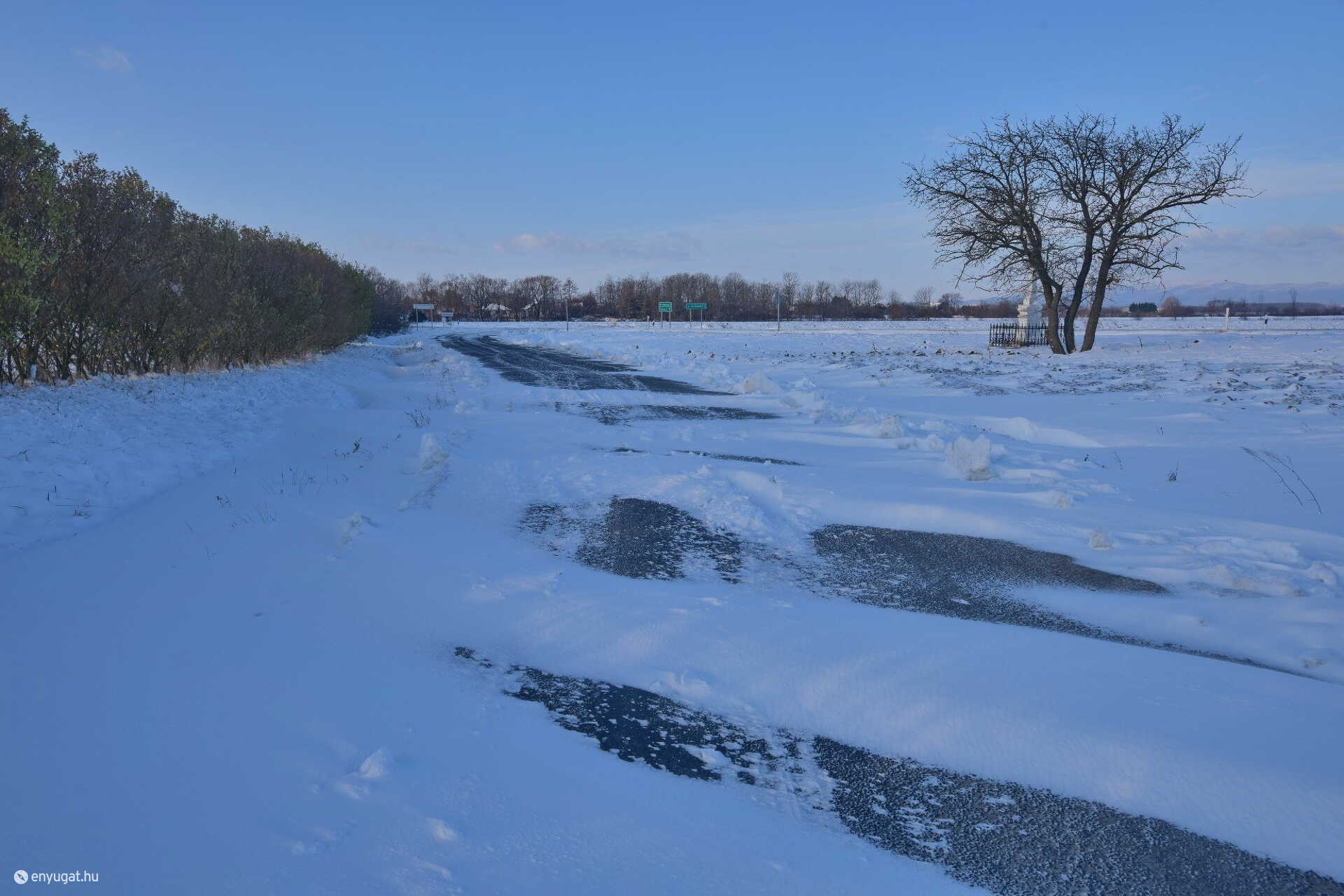 Hóátfúvás nehezíti a közlekedést Vas megyében - hóban elakadt autók, kisebb balesetek