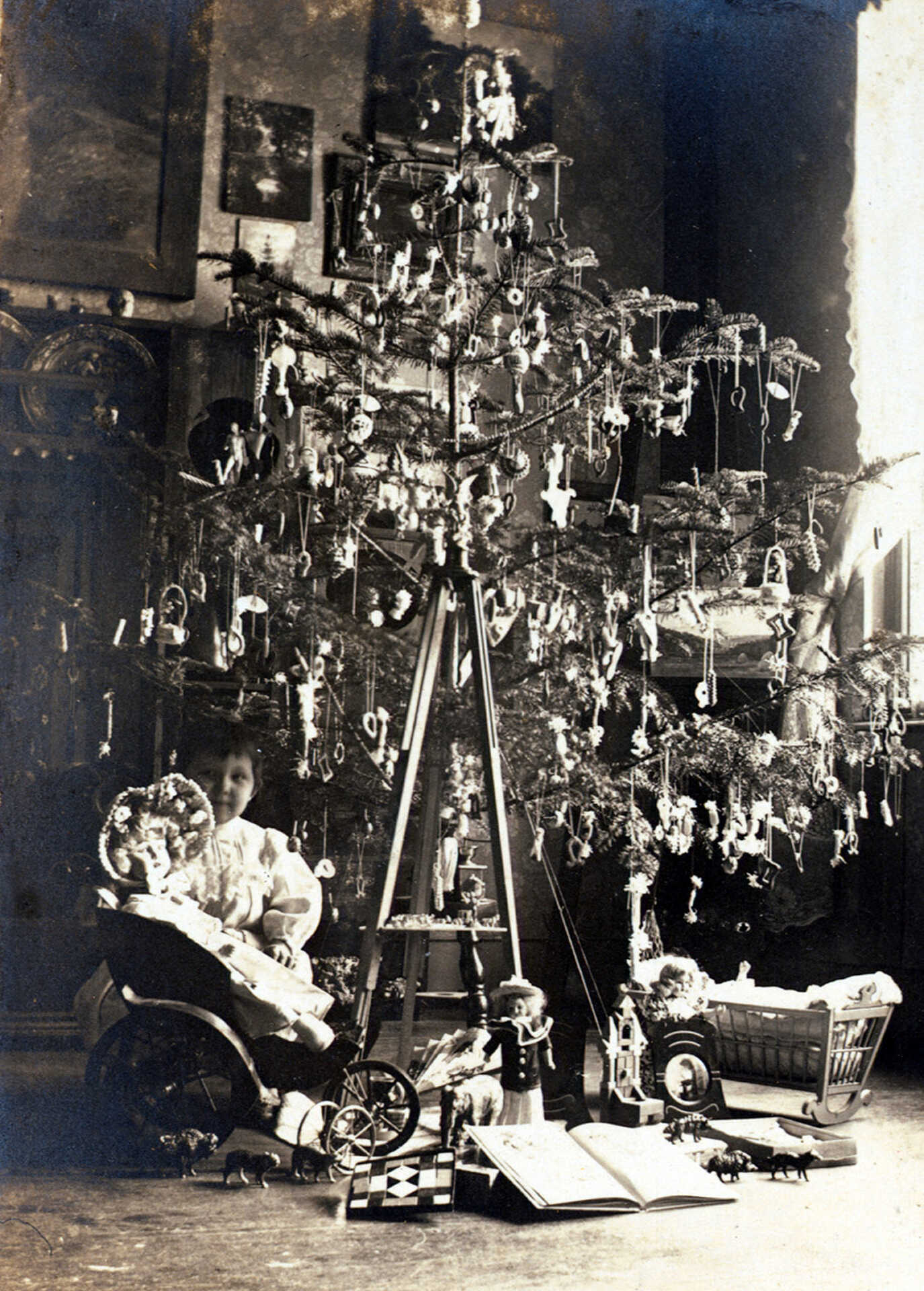 Mi került a fa alá a múlt században 1911
