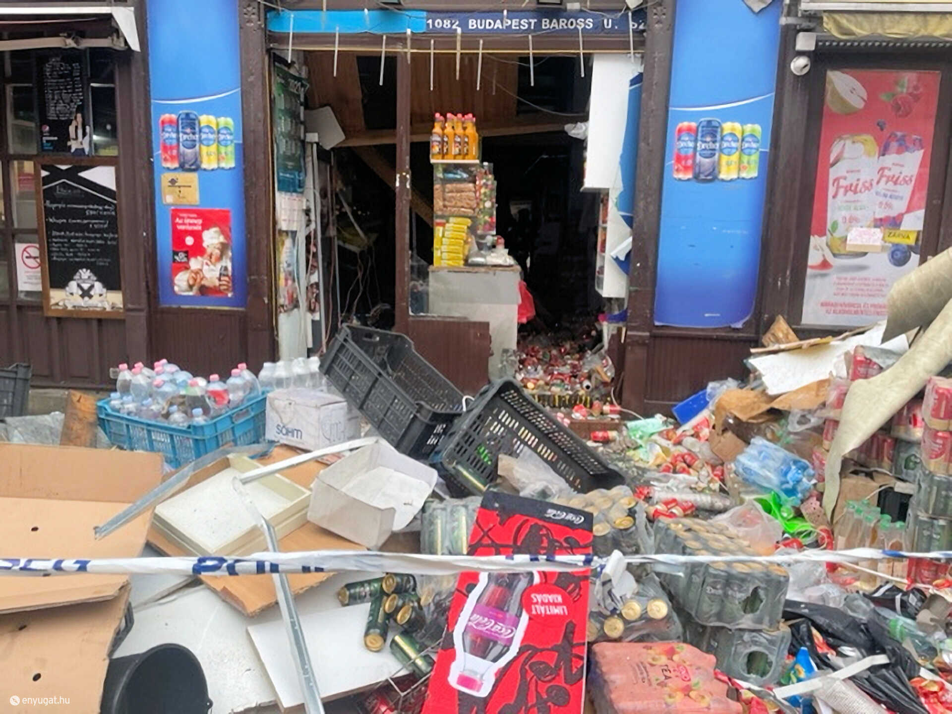 Leszakadt a budapesti élelmiszerbolt raktárnak használt galériája, egy vásárló meghalt - Fotó: BRFK