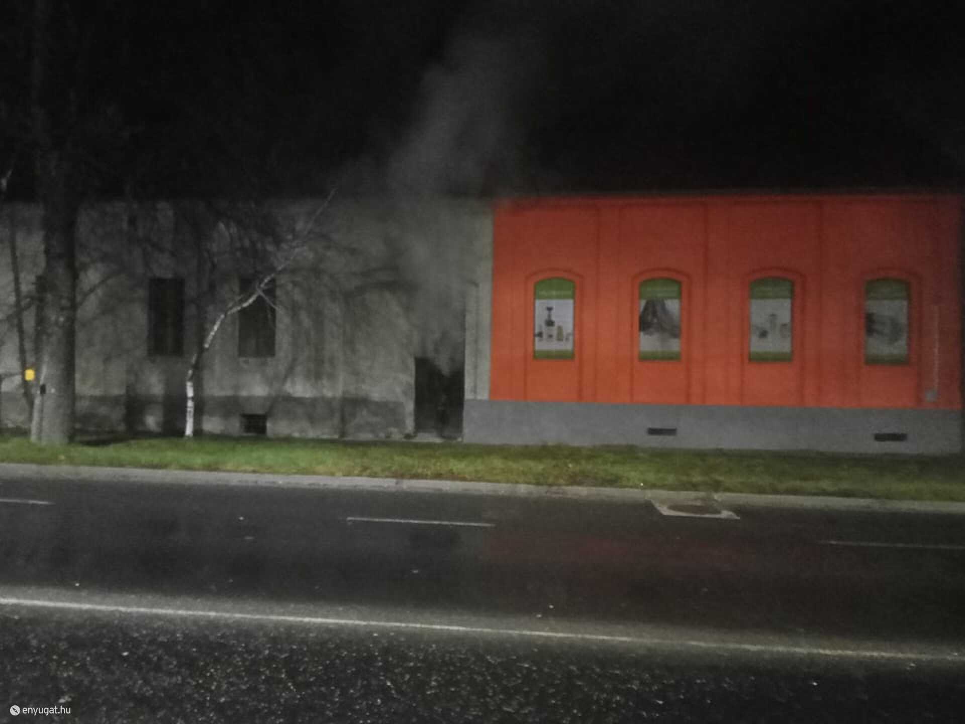 Dőlt a füst az épületből, ezt vették észre a polgárőrök.