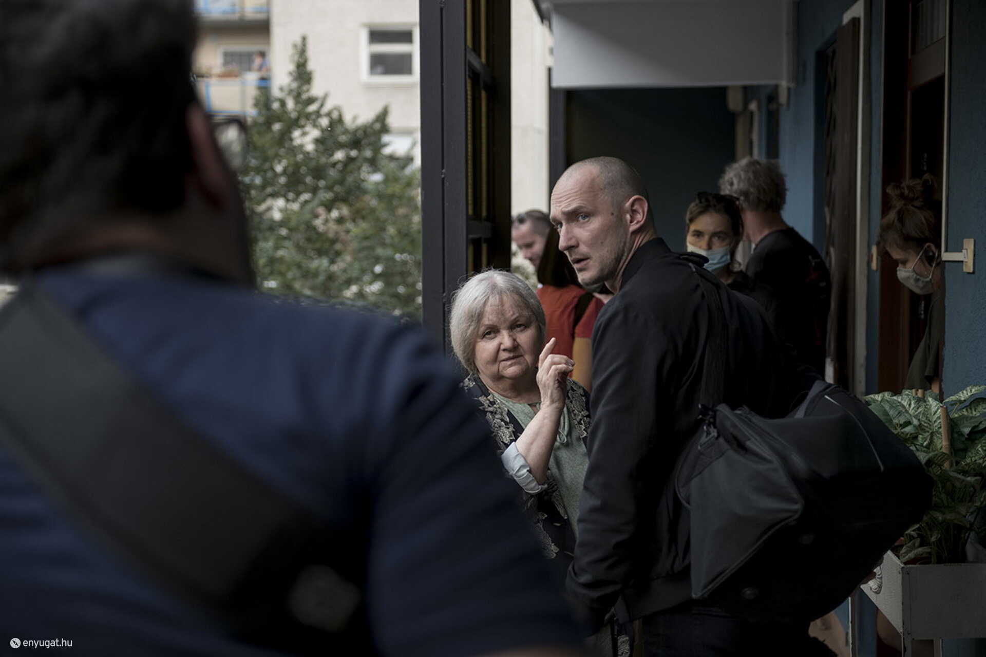 A forgatáson a nagymamáját alakító Pogány Judittal.