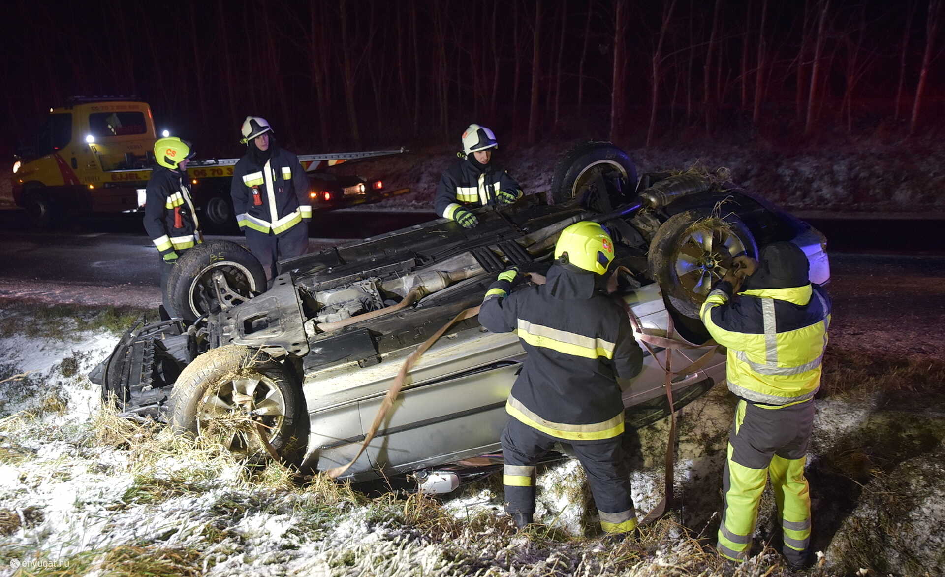 Árokba csapódott egy BMW Csepreg közelében - jeges úton csúszott meg az autó