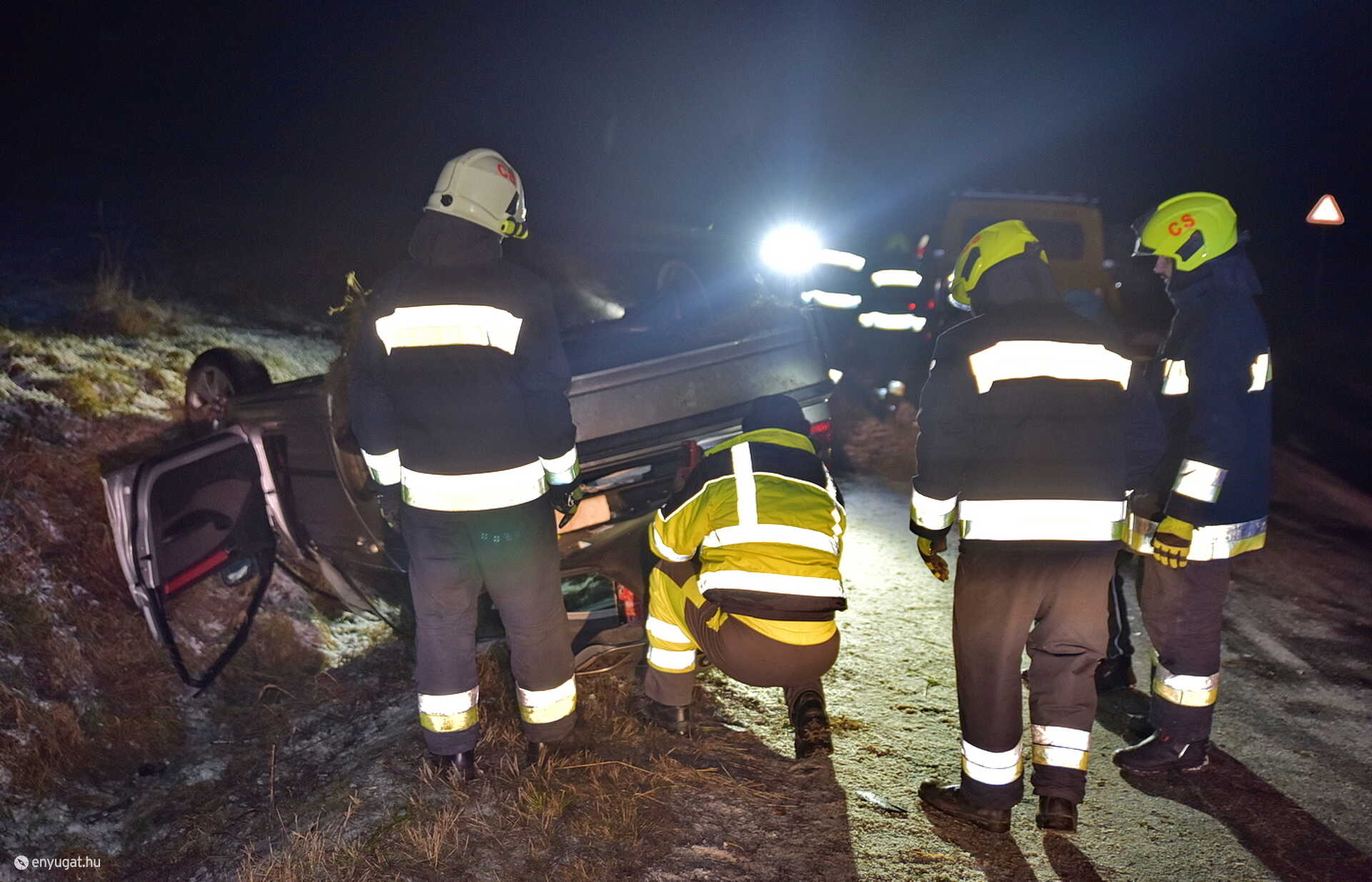 Árokba csapódott egy BMW Csepreg közelében - jeges úton csúszott meg az autó
